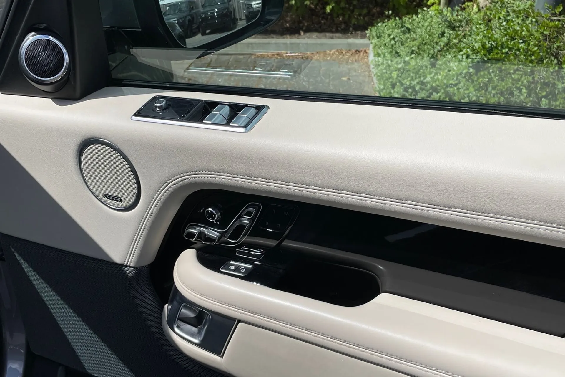 LAND ROVER RANGE ROVER thumbnail image number 47