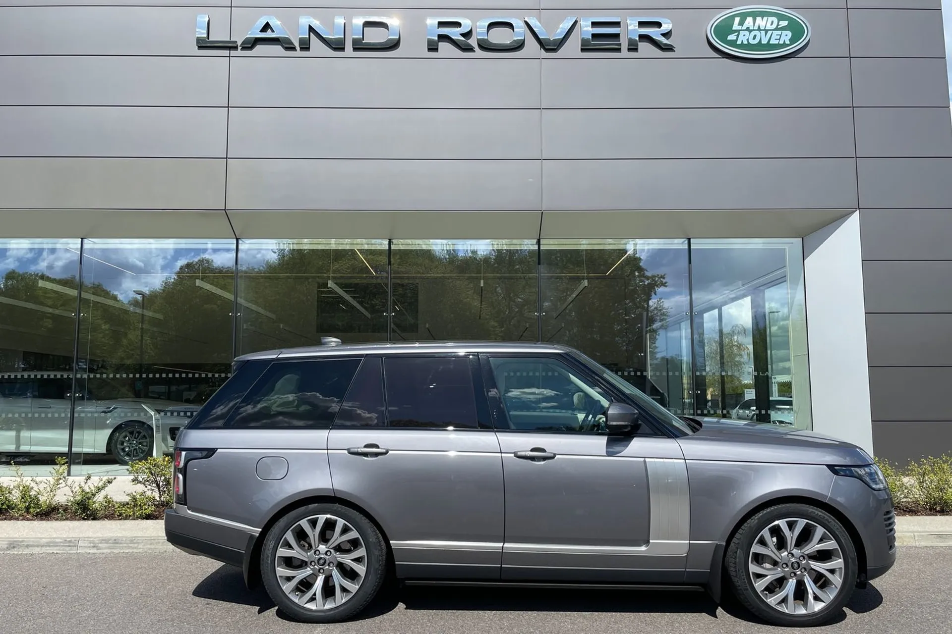 LAND ROVER RANGE ROVER thumbnail image number 2