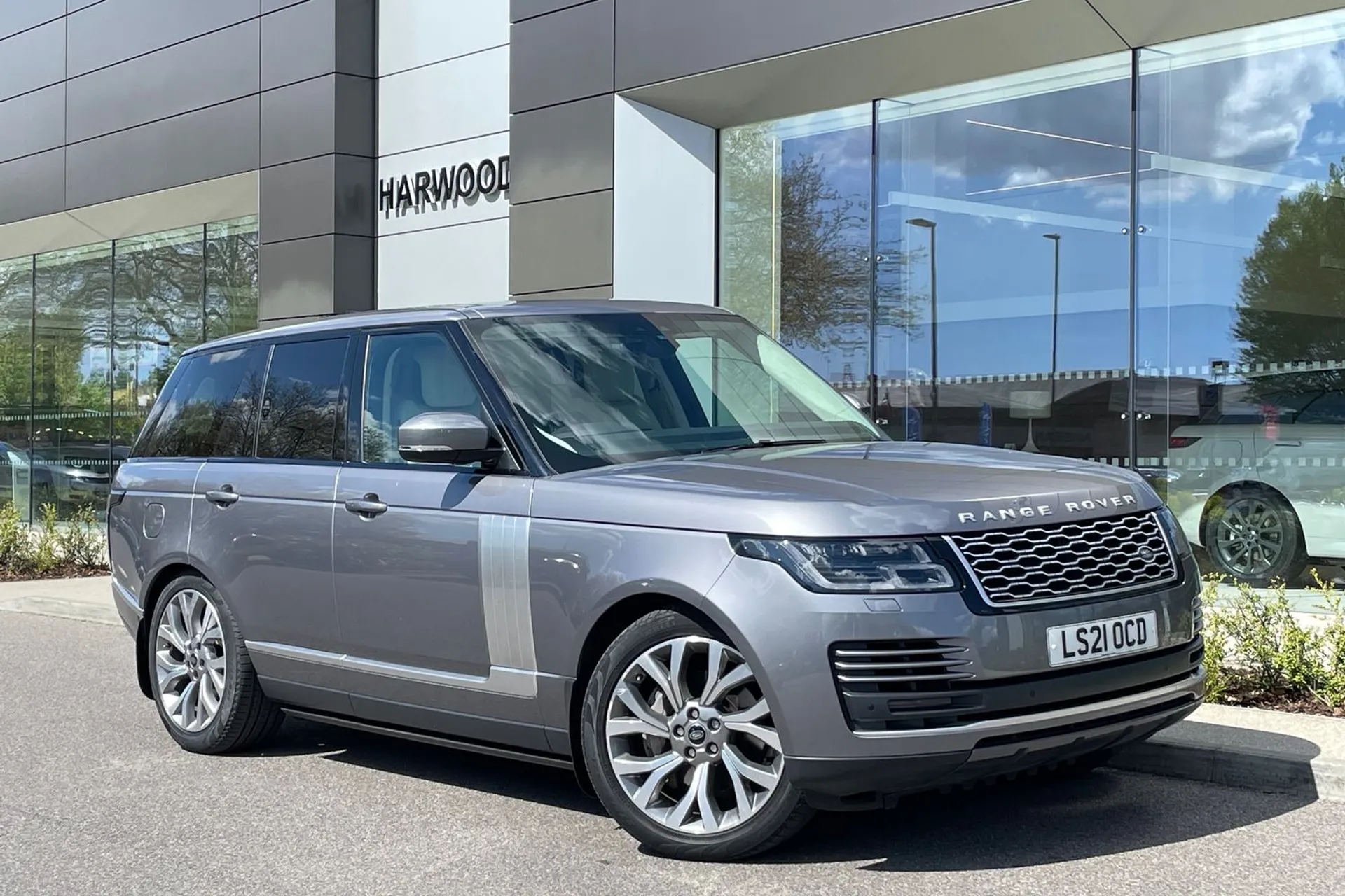 LAND ROVER RANGE ROVER focused image