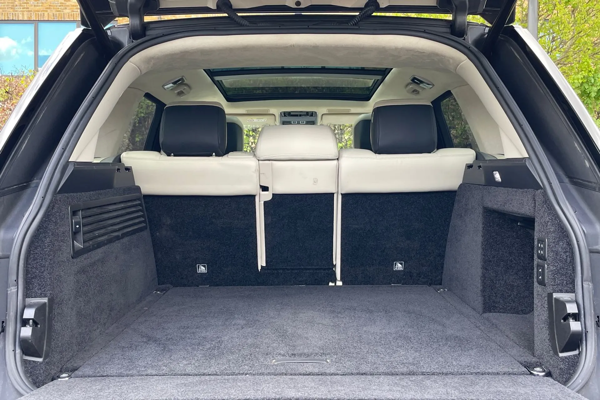 LAND ROVER RANGE ROVER thumbnail image number 24