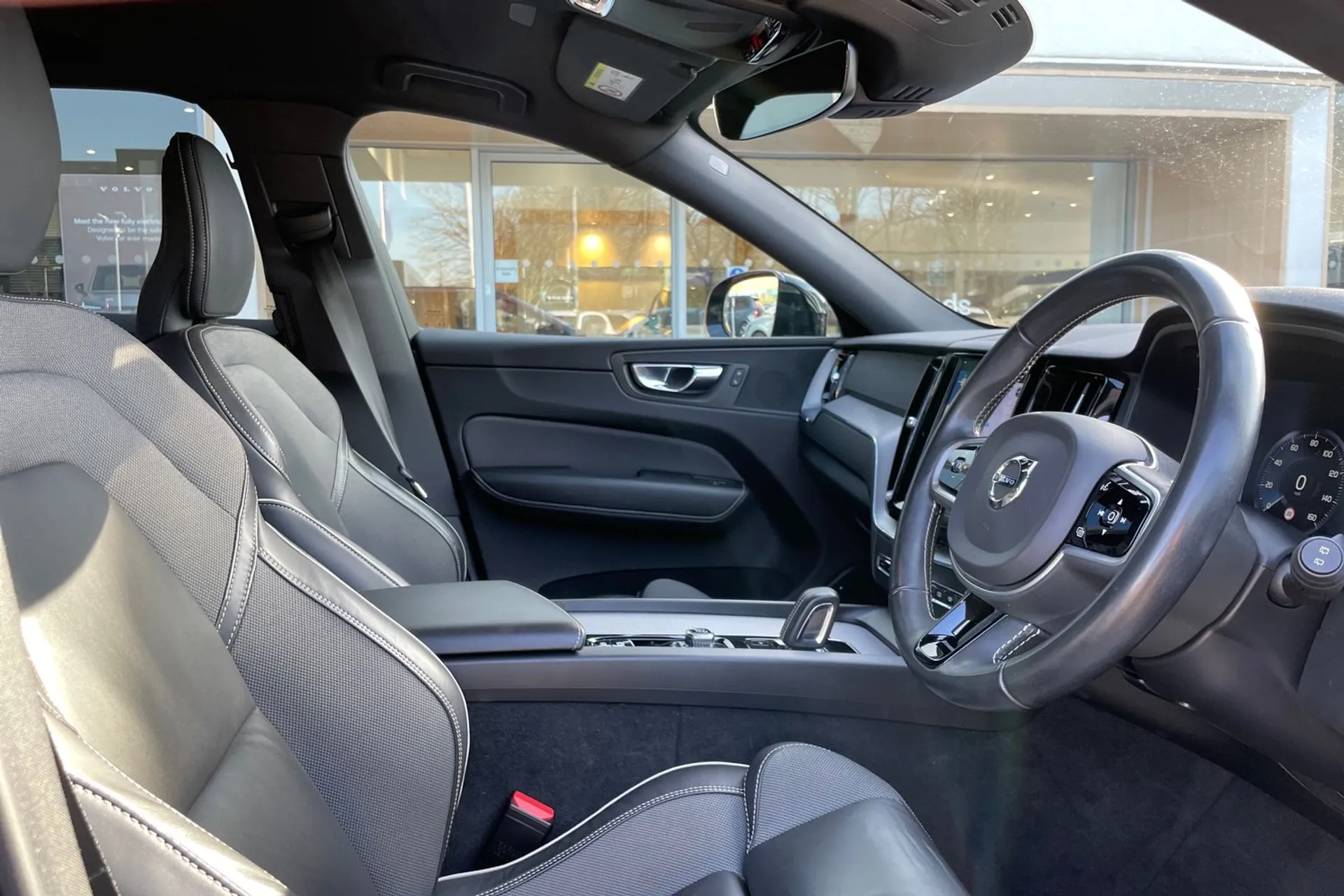 Volvo XC60 thumbnail image number 25