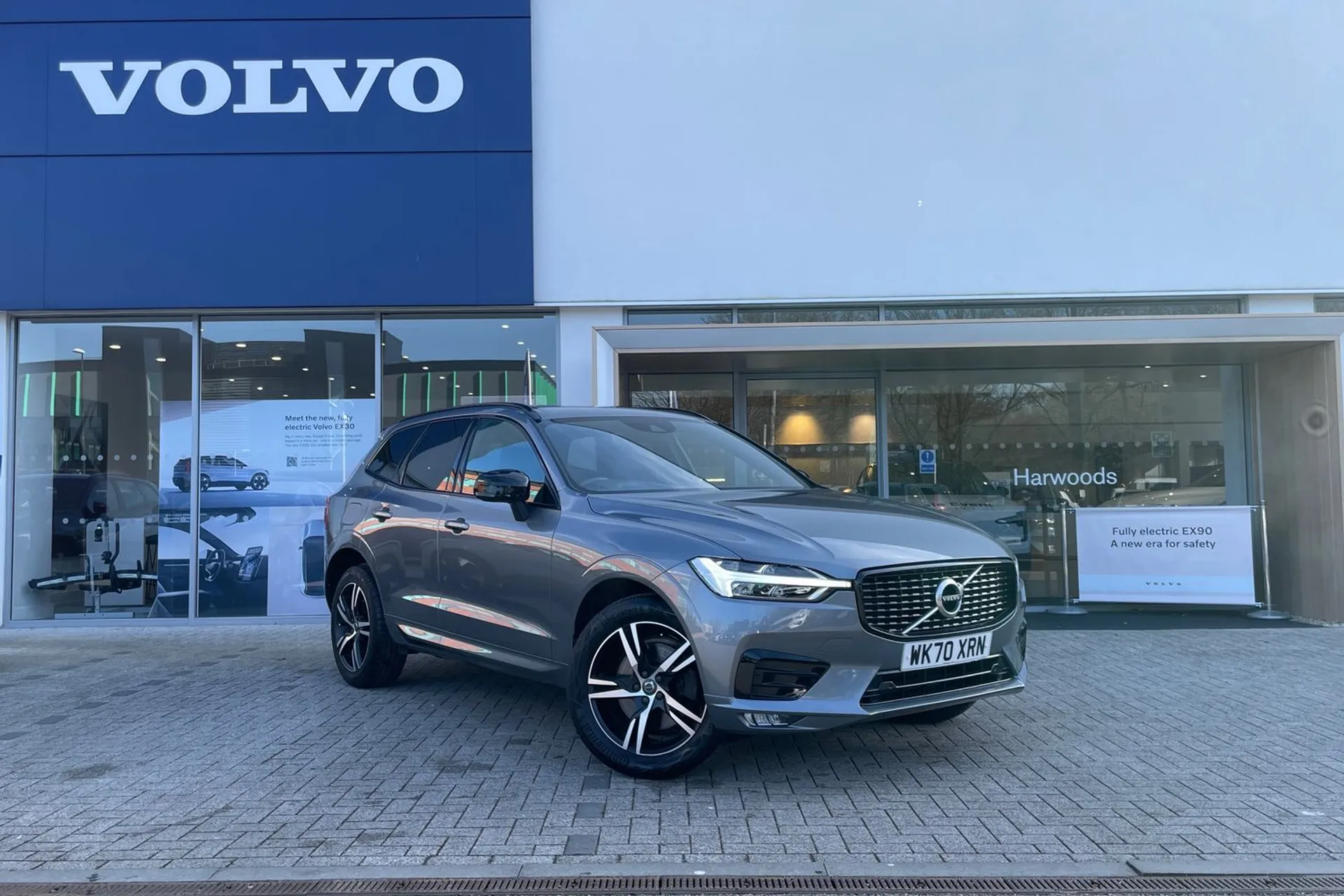 Volvo XC60 focused image