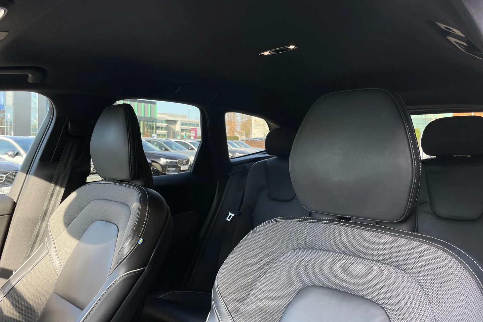 Volvo XC60 thumbnail image number 28
