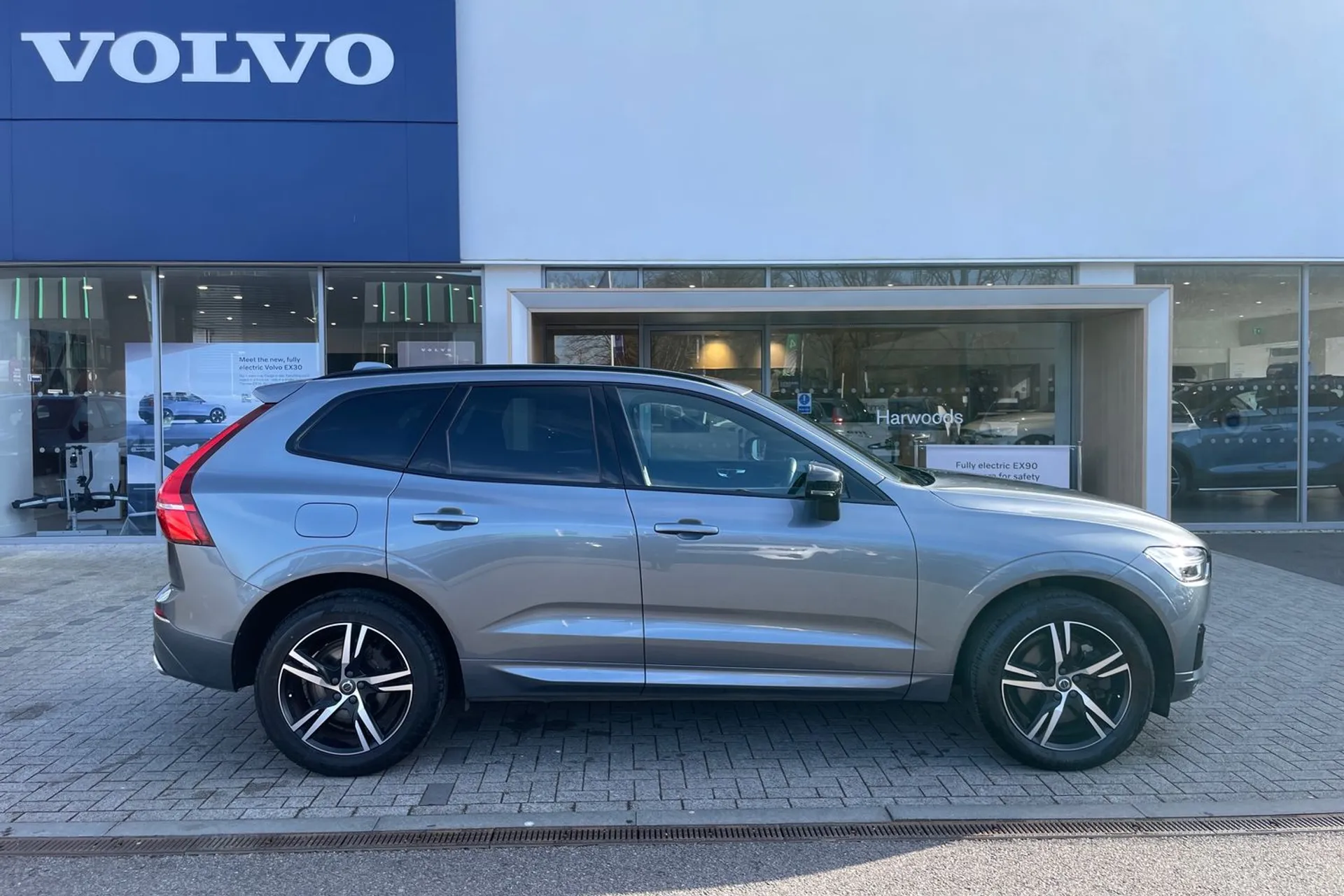 Volvo XC60 thumbnail image number 2