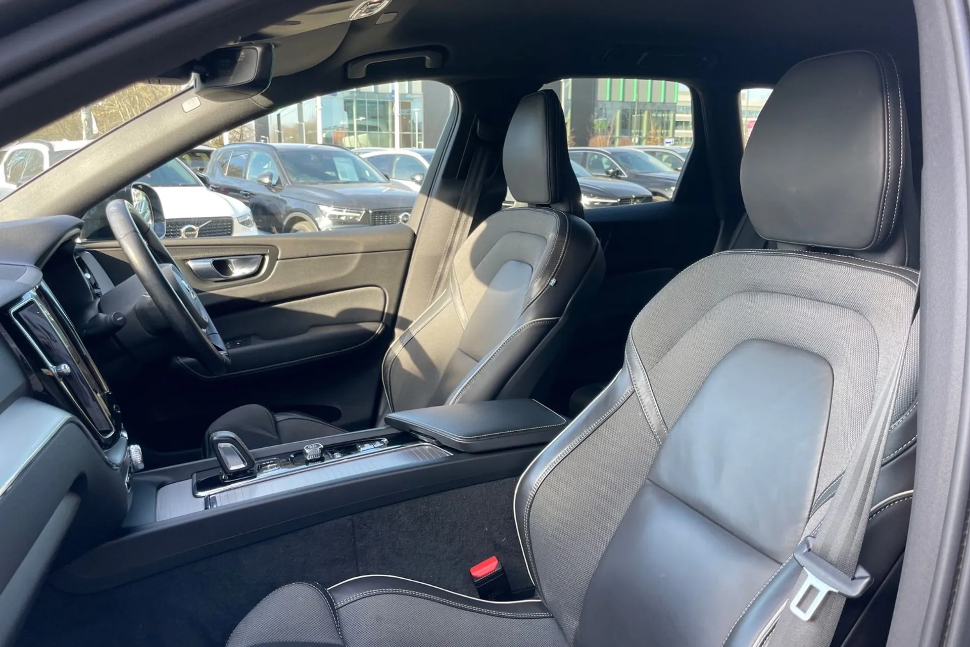 Volvo XC60 thumbnail image number 27