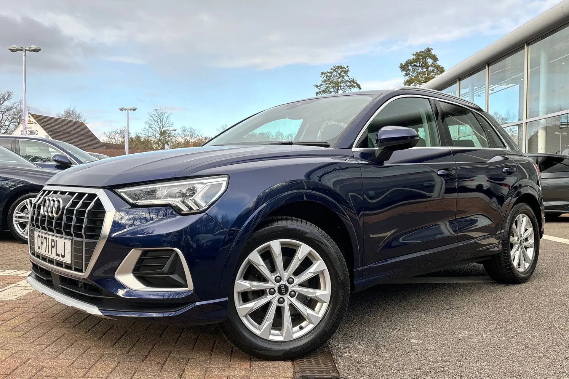Audi Q3 thumbnail image number 10