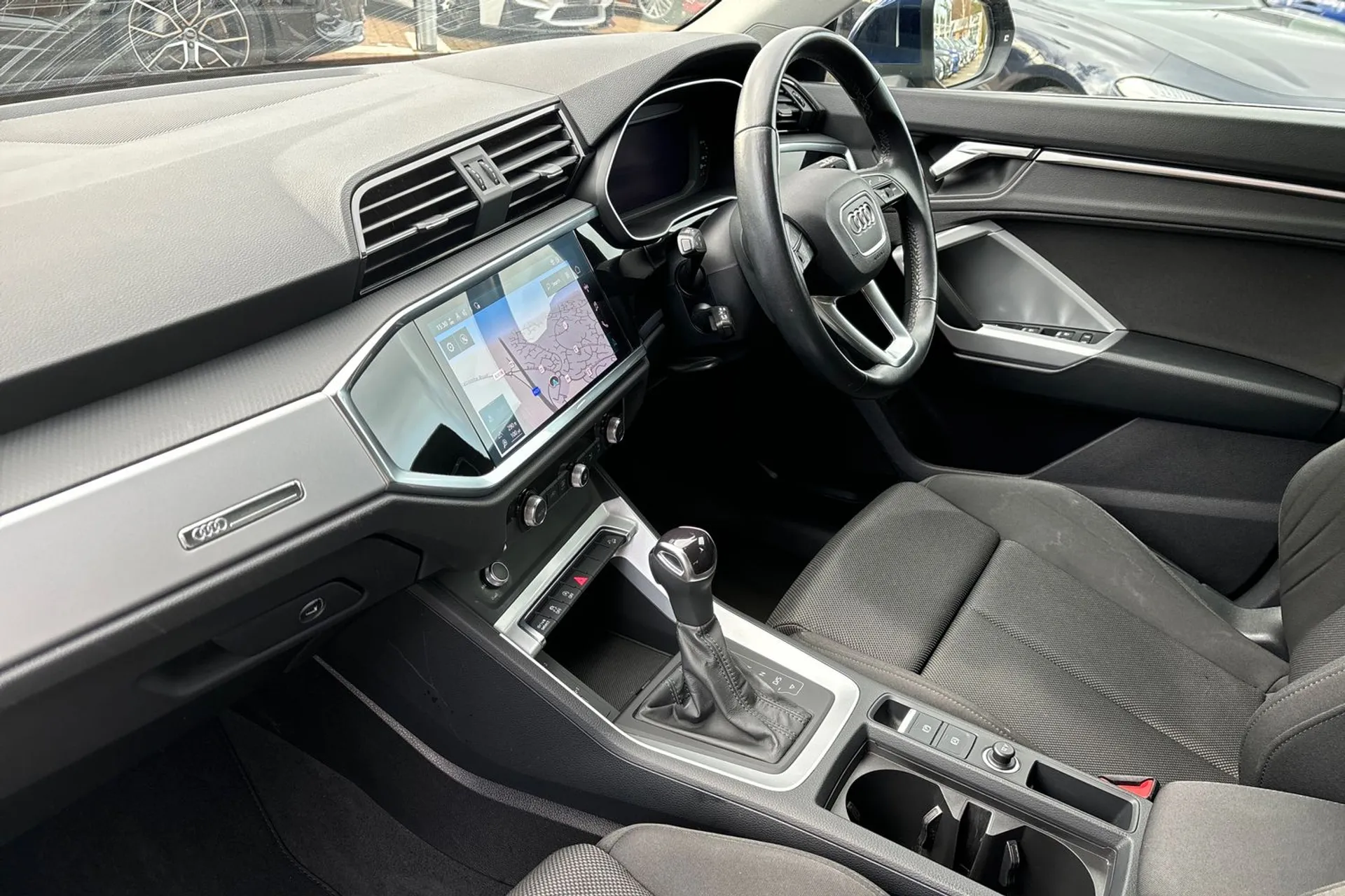 Audi Q3 thumbnail image number 26