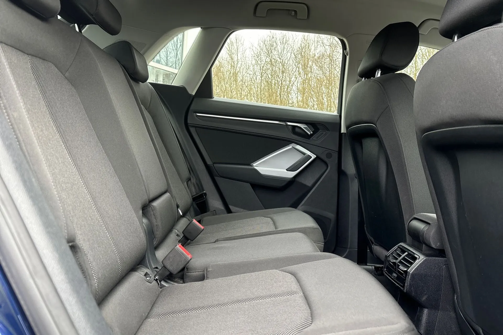 Audi Q3 thumbnail image number 21