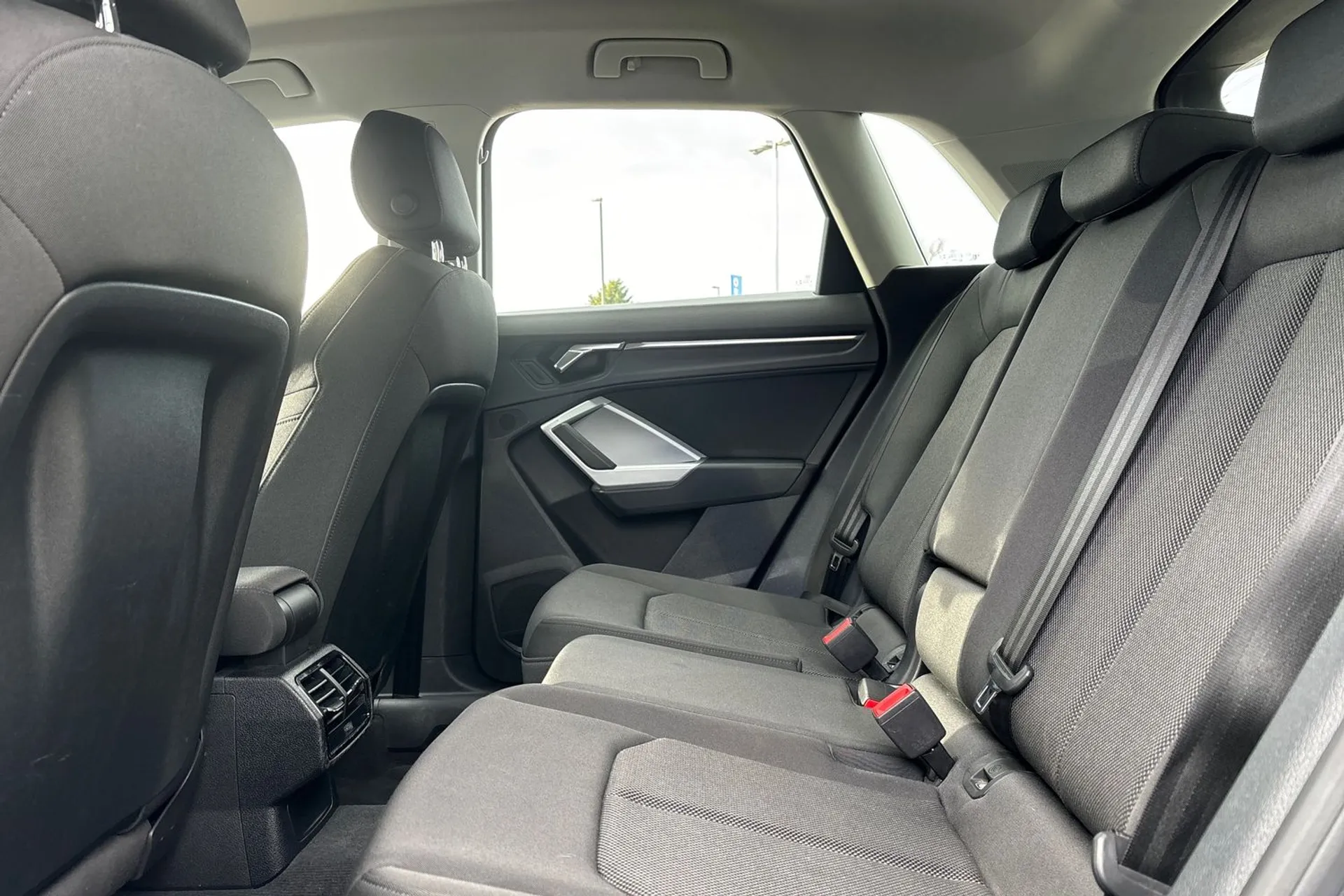 Audi Q3 thumbnail image number 29