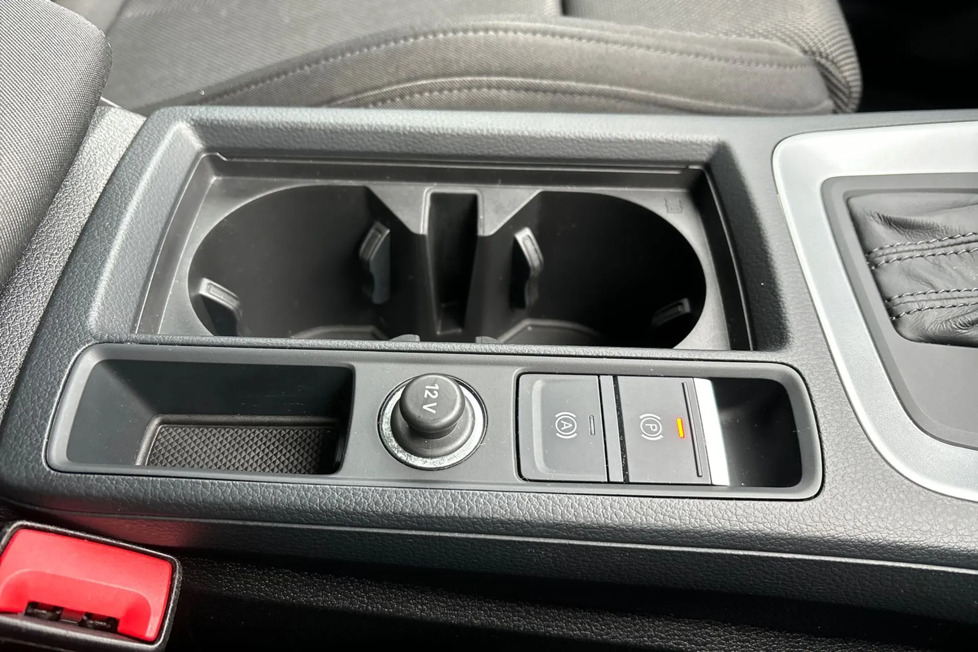 Audi Q3 thumbnail image number 43
