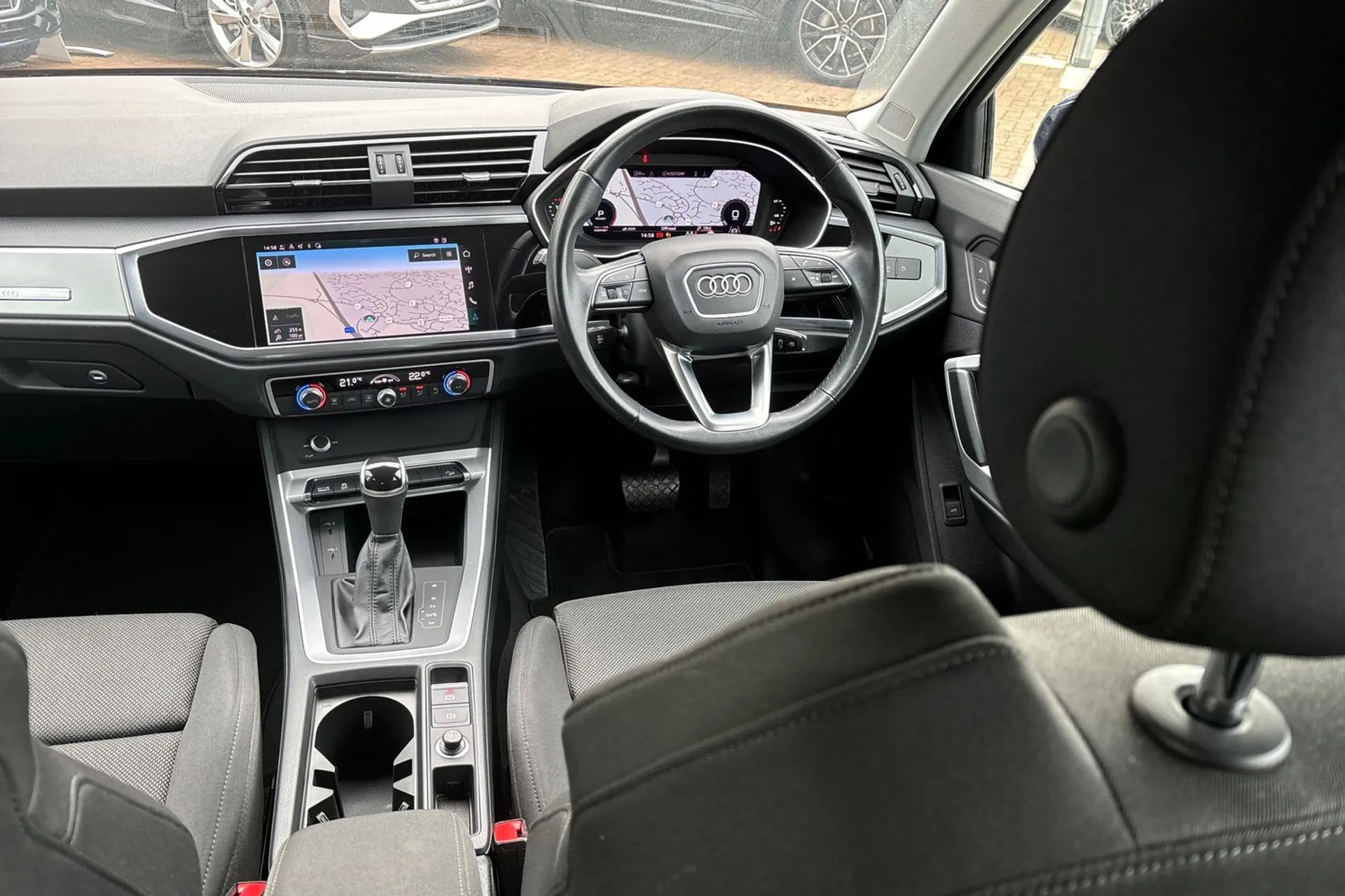 Audi Q3 thumbnail image number 33