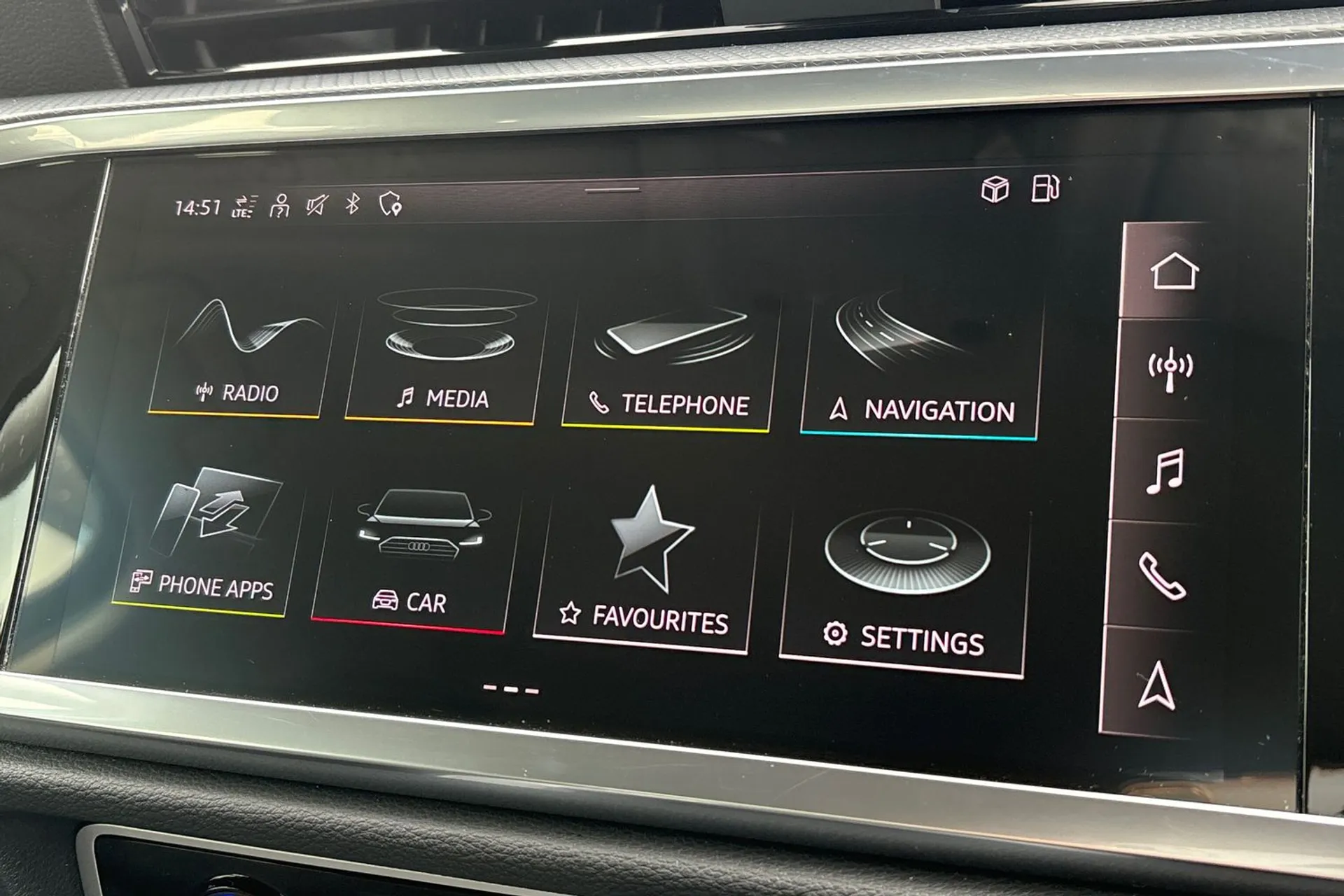 Audi Q3 thumbnail image number 38