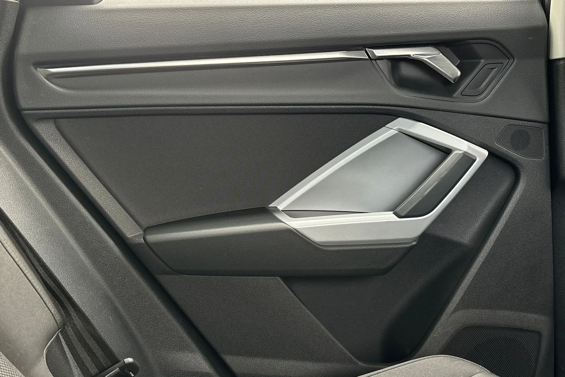 Audi Q3 thumbnail image number 40