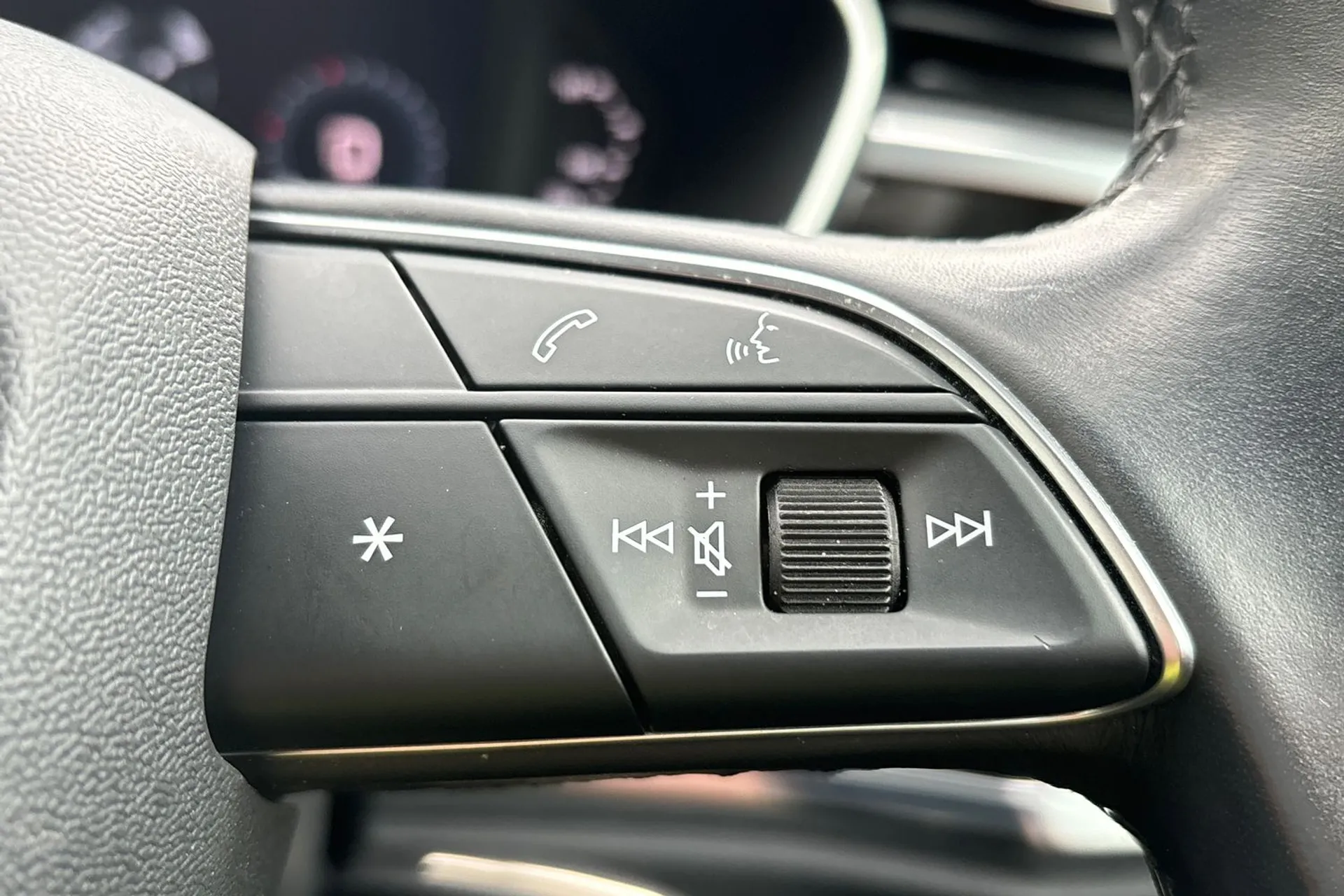 Audi Q3 thumbnail image number 37