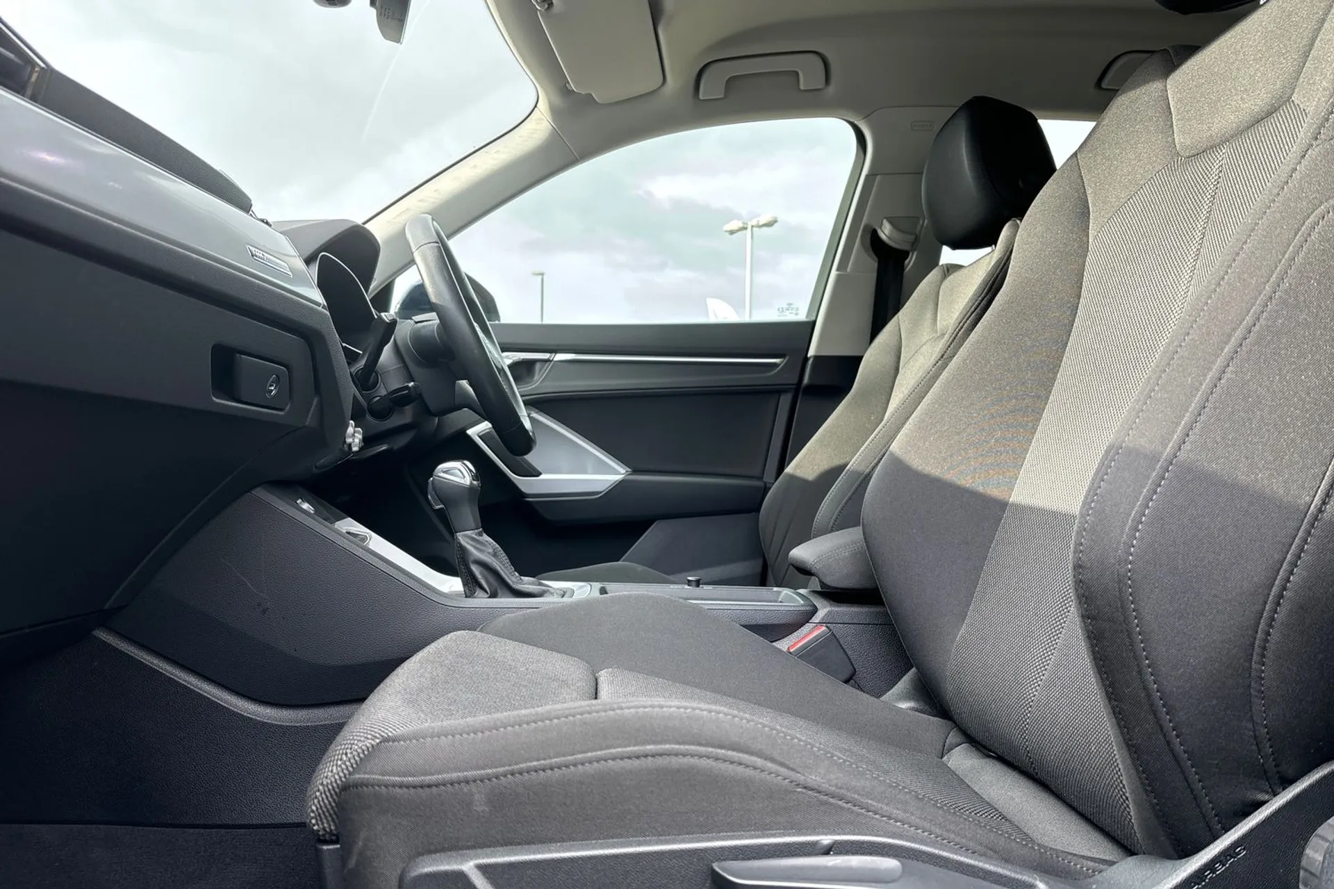 Audi Q3 thumbnail image number 27