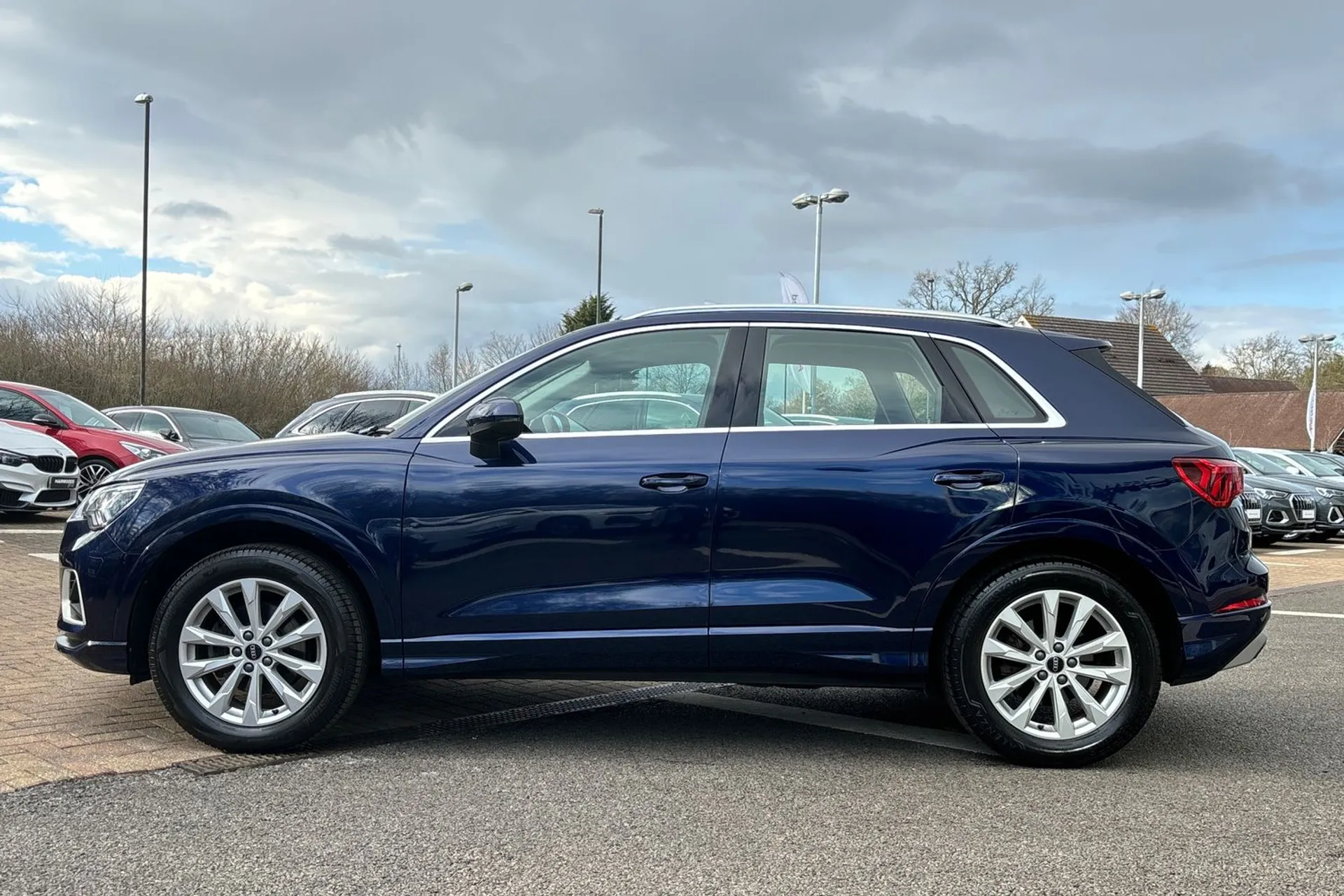 Audi Q3 thumbnail image number 9