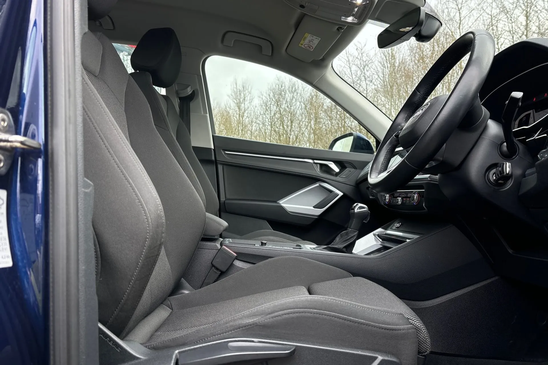 Audi Q3 thumbnail image number 24