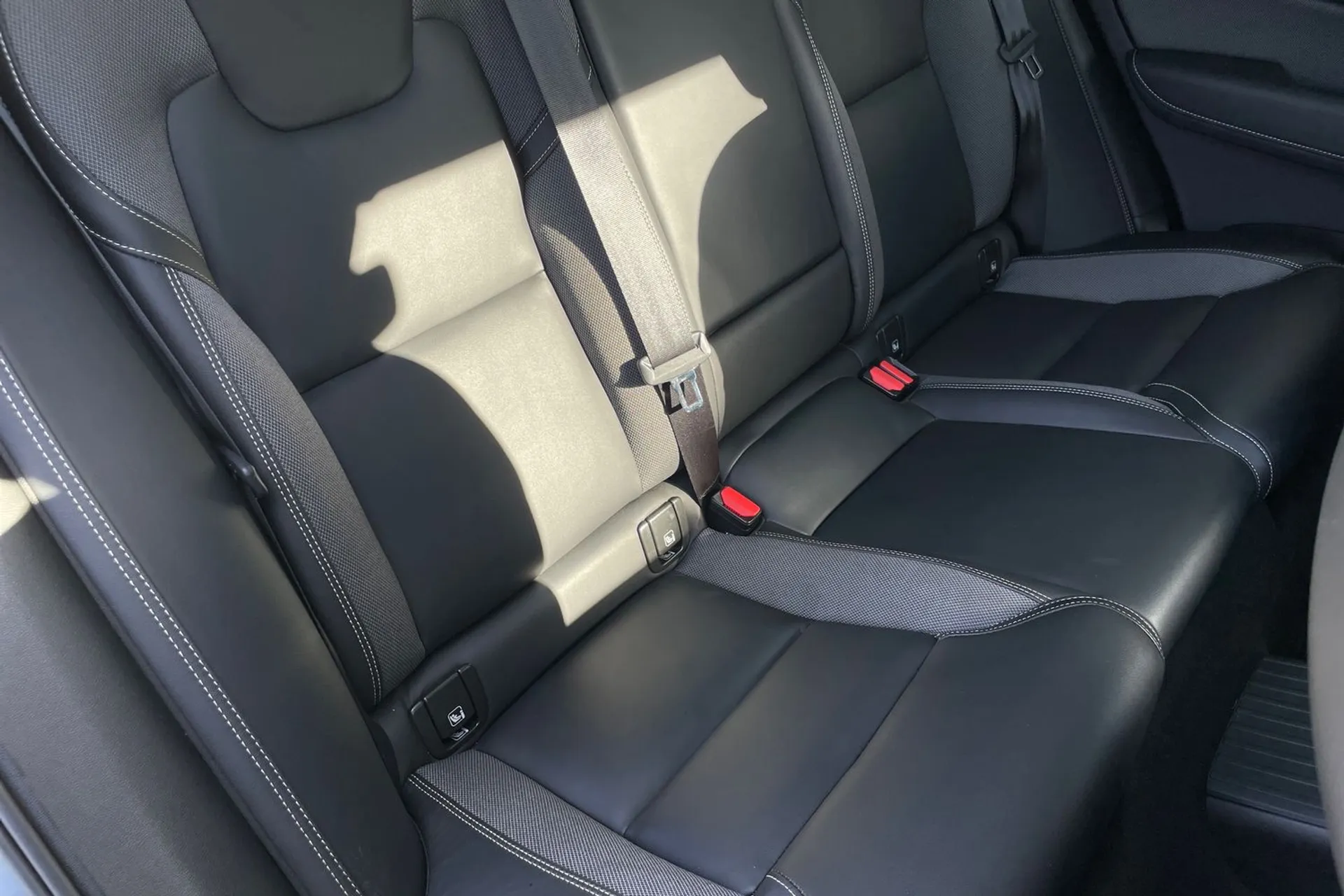 Volvo XC60 thumbnail image number 24