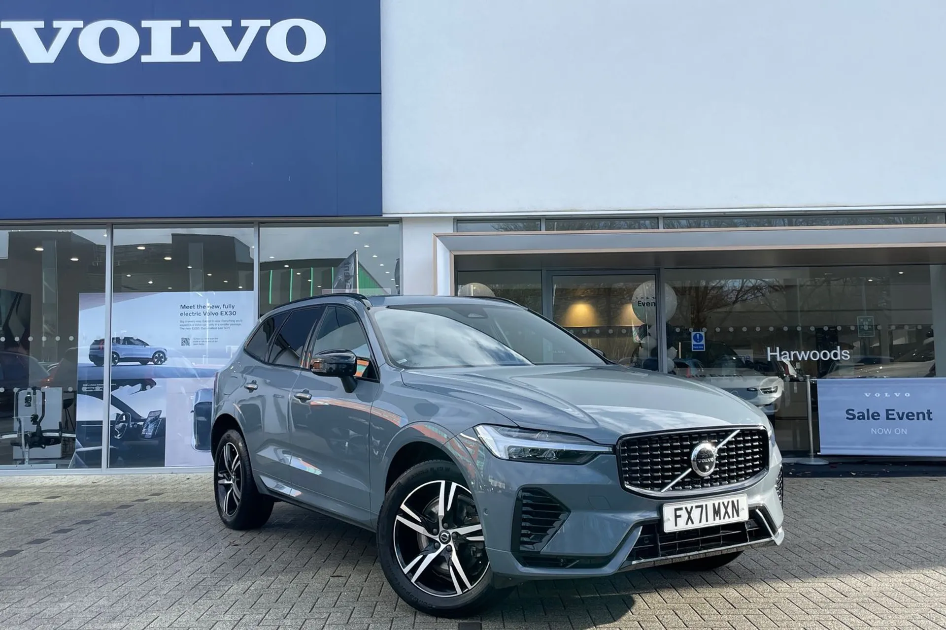 Volvo XC60 focused image