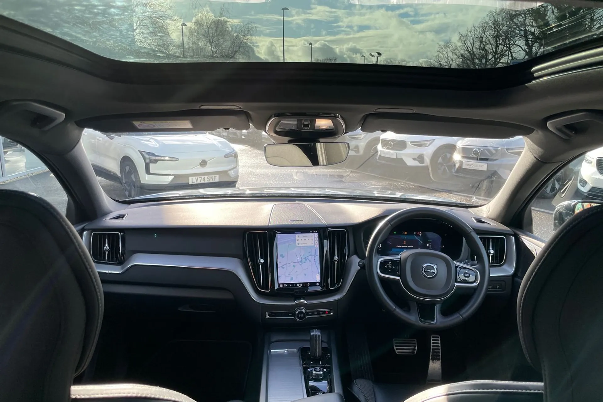 Volvo XC60 thumbnail image number 3