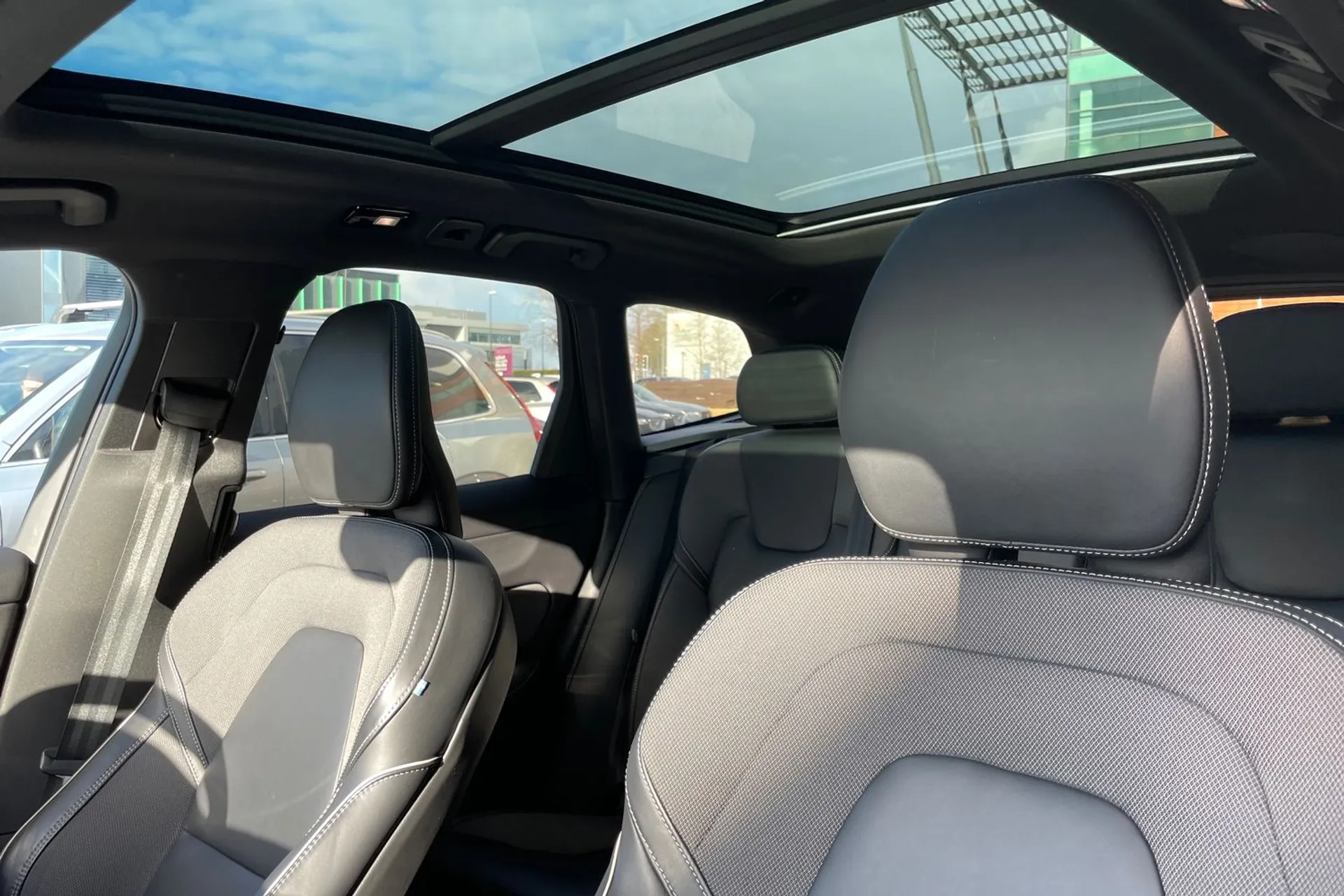 Volvo XC60 thumbnail image number 28