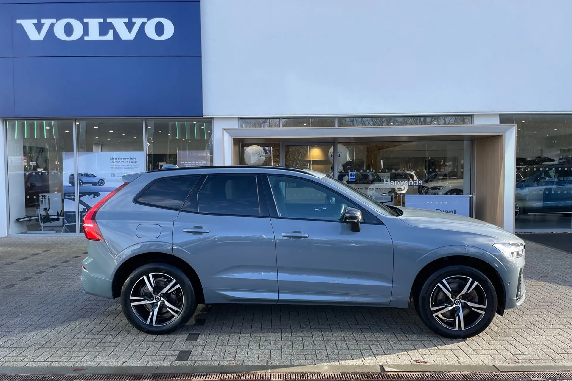 Volvo XC60 thumbnail image number 2