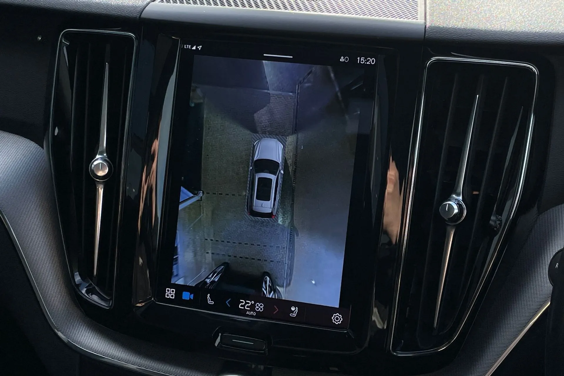 Volvo XC60 thumbnail image number 4