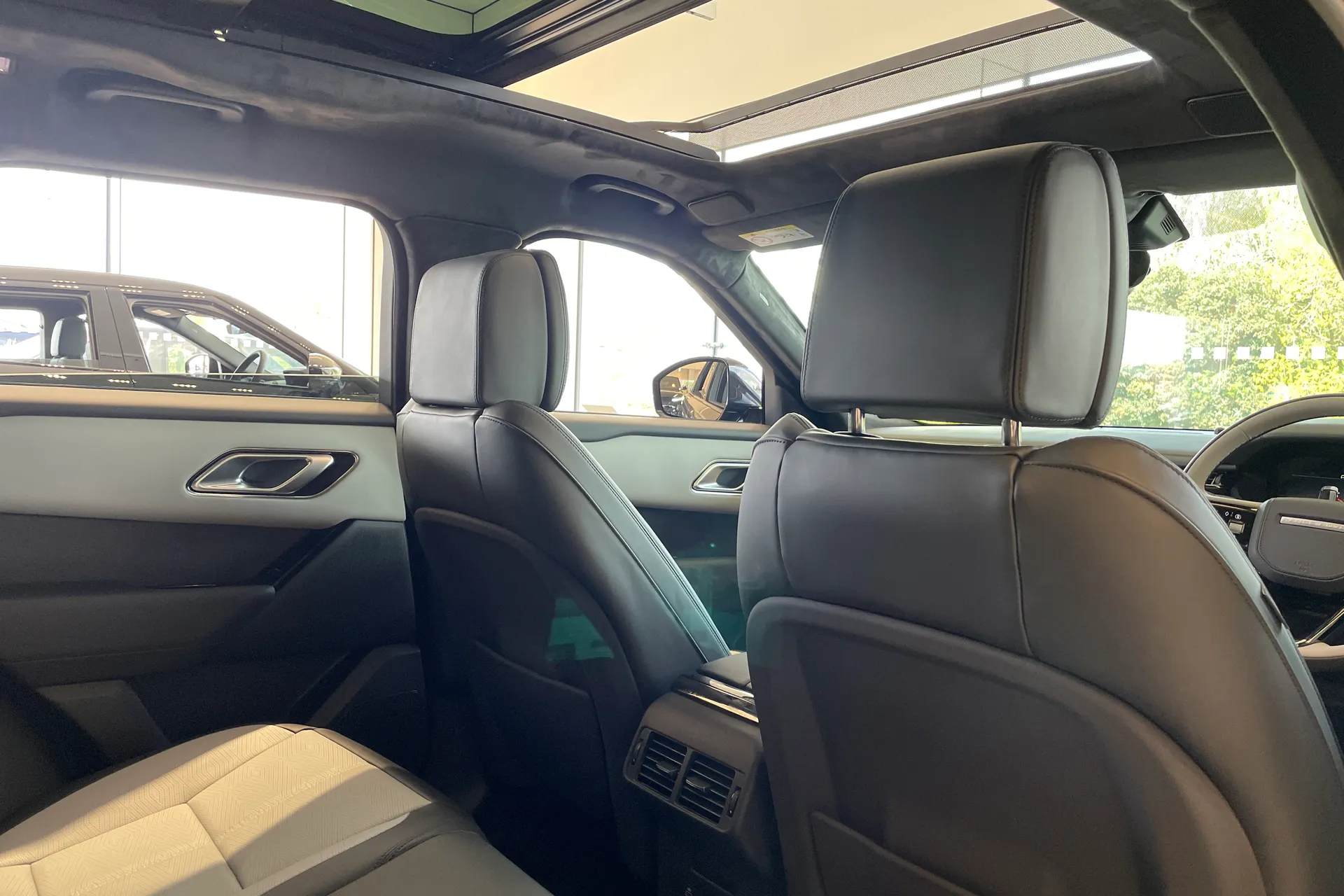 LAND ROVER RANGE ROVER VELAR thumbnail image number 20