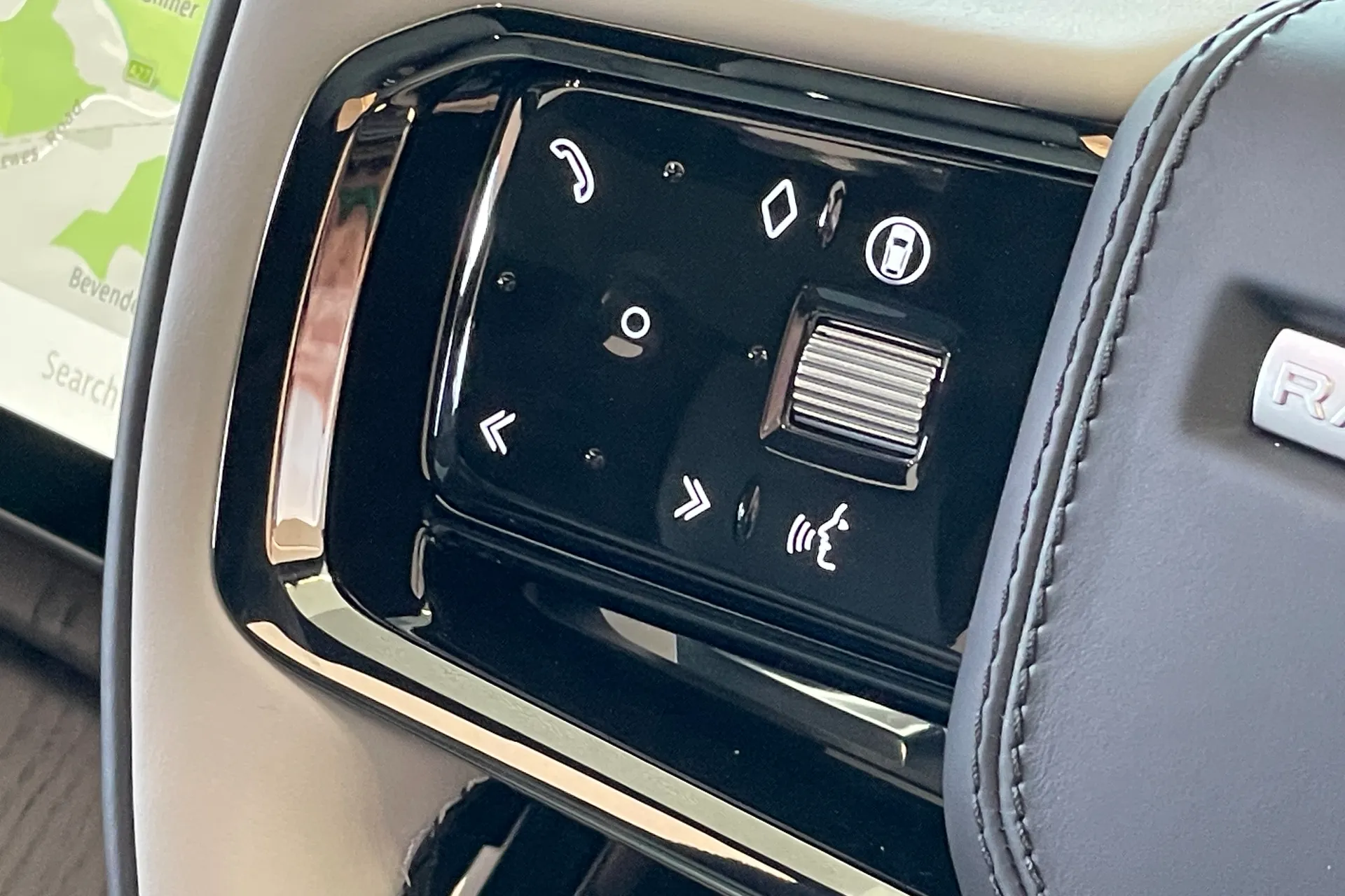 LAND ROVER RANGE ROVER VELAR thumbnail image number 26