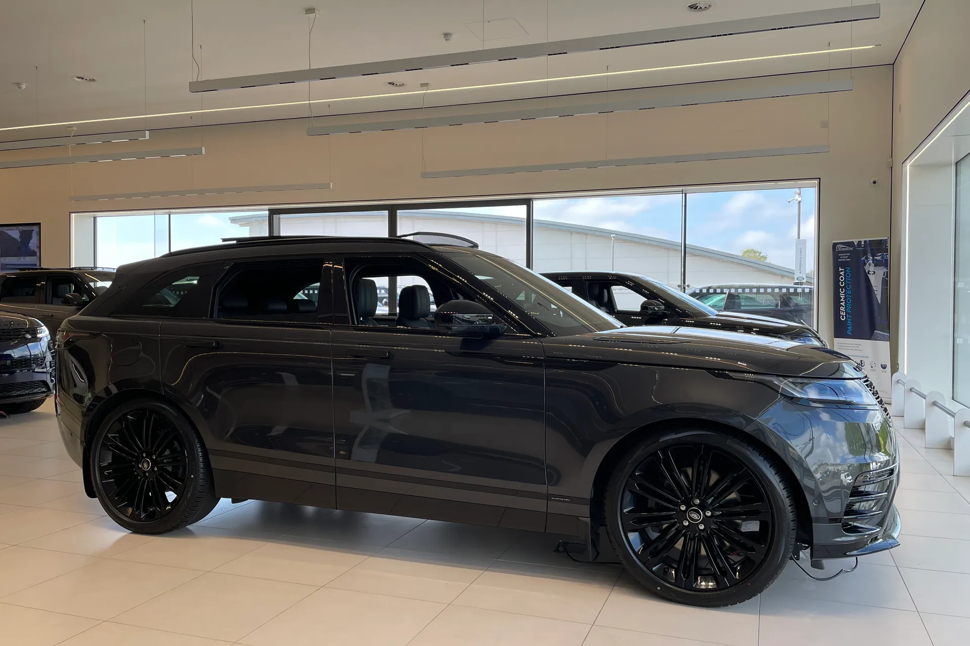 LAND ROVER RANGE ROVER VELAR thumbnail image number 2