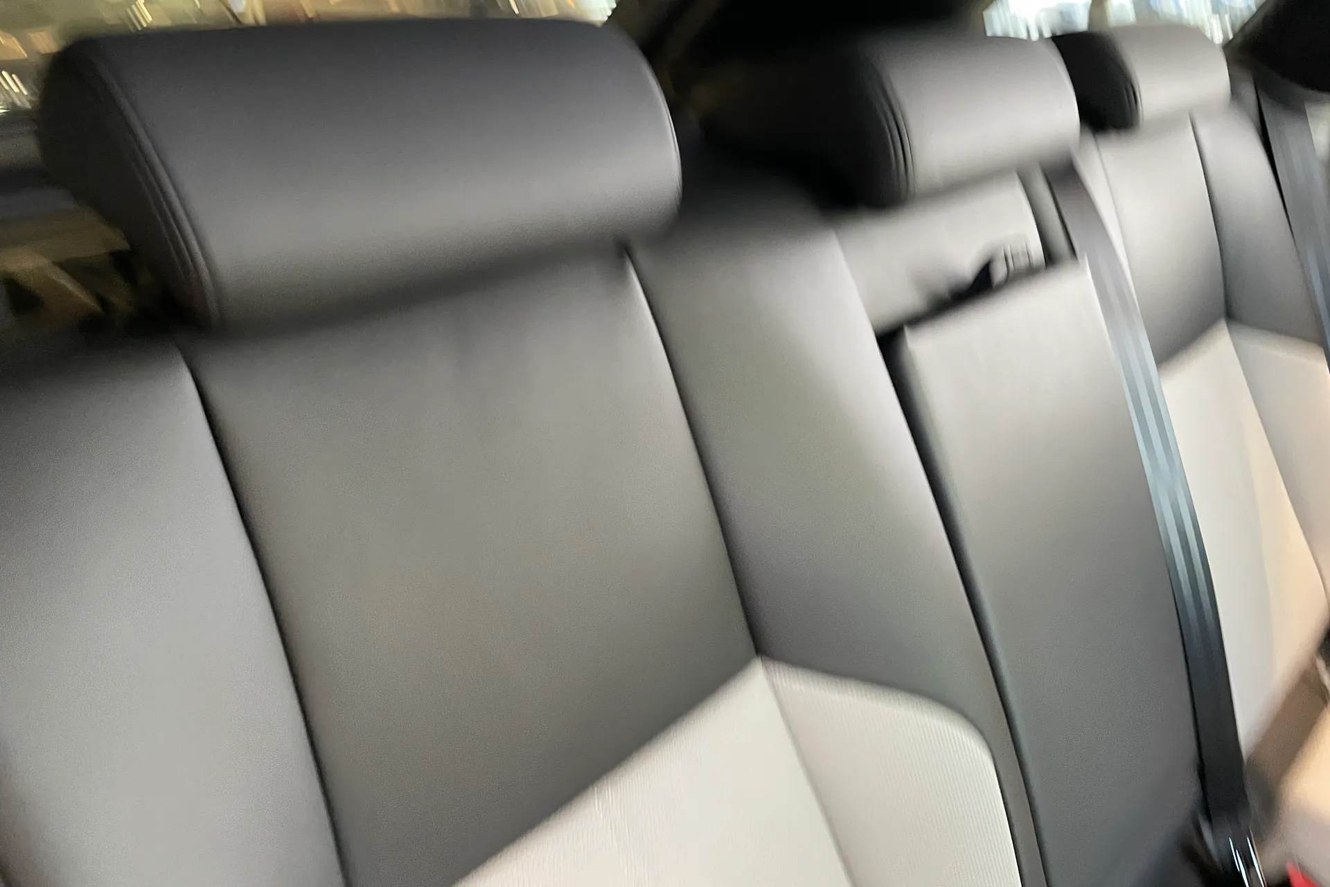 LAND ROVER RANGE ROVER VELAR thumbnail image number 23
