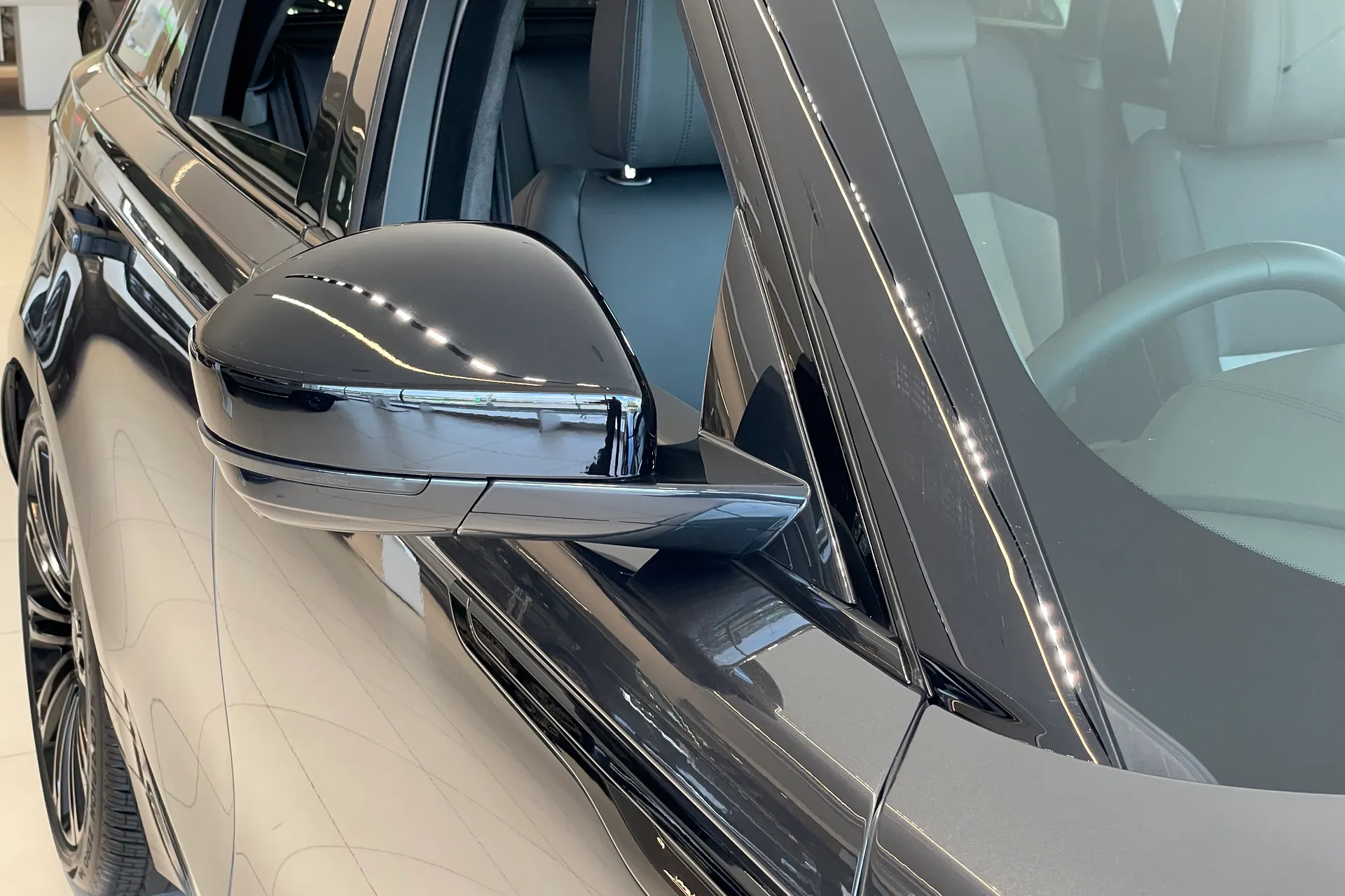 LAND ROVER RANGE ROVER VELAR thumbnail image number 16