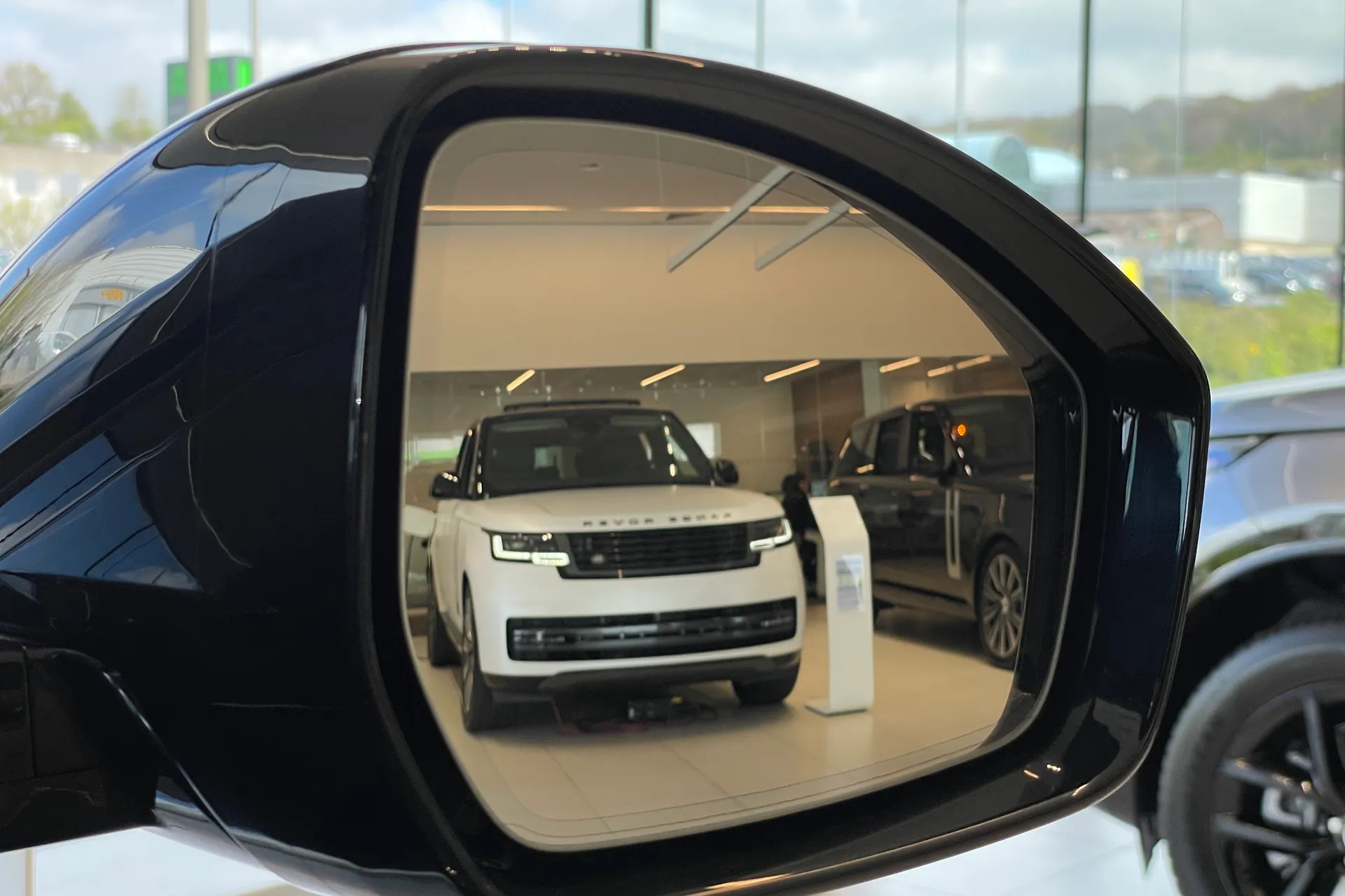 LAND ROVER RANGE ROVER VELAR thumbnail image number 42