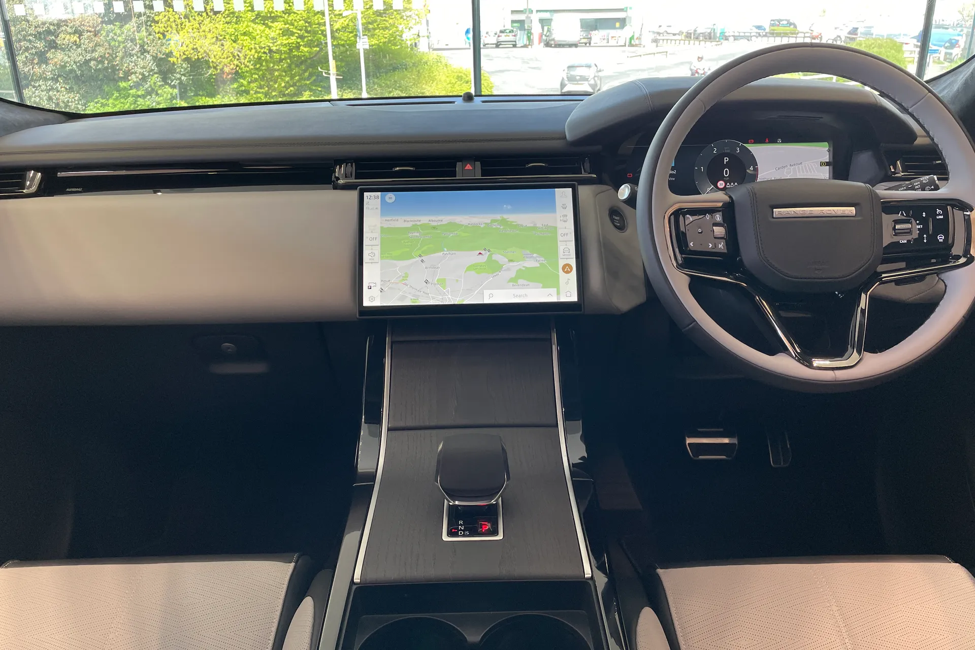 LAND ROVER RANGE ROVER VELAR thumbnail image number 34