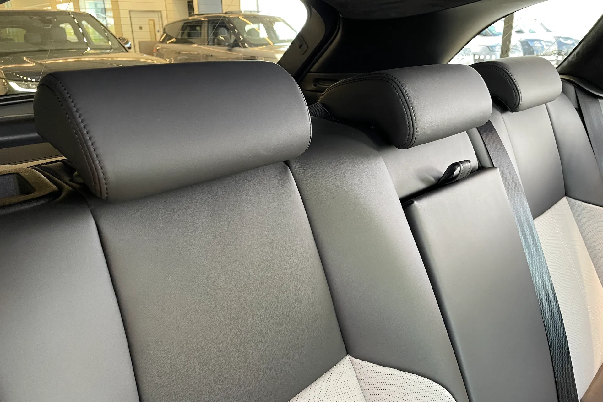 LAND ROVER RANGE ROVER VELAR thumbnail image number 22