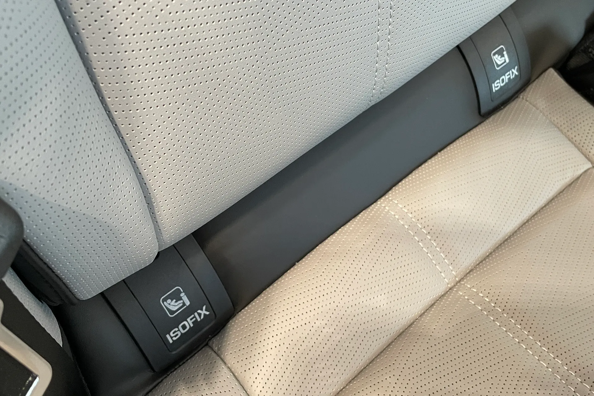 LAND ROVER RANGE ROVER VELAR thumbnail image number 21