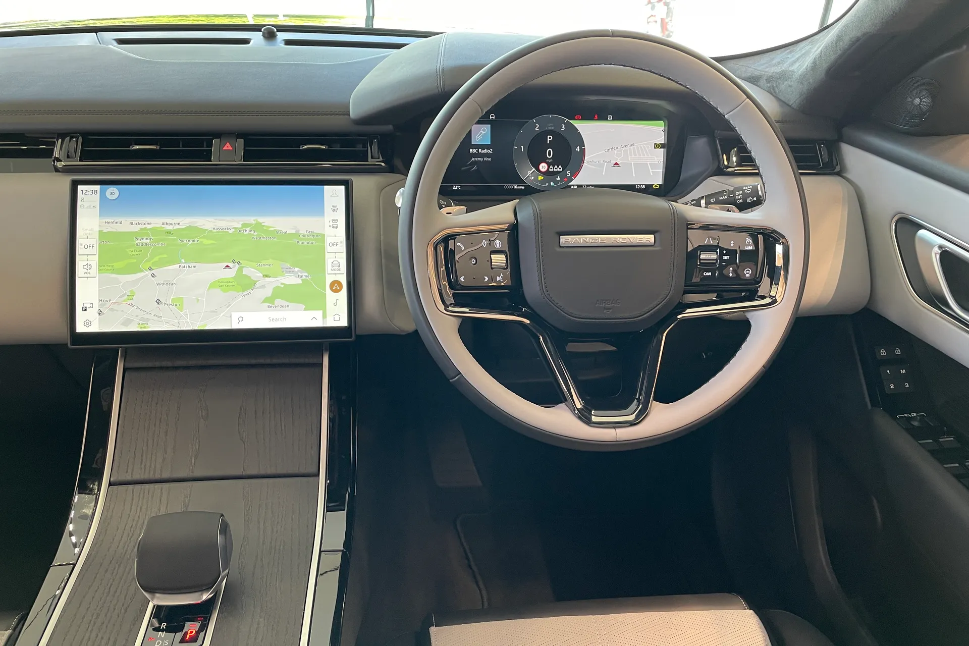 LAND ROVER RANGE ROVER VELAR thumbnail image number 35