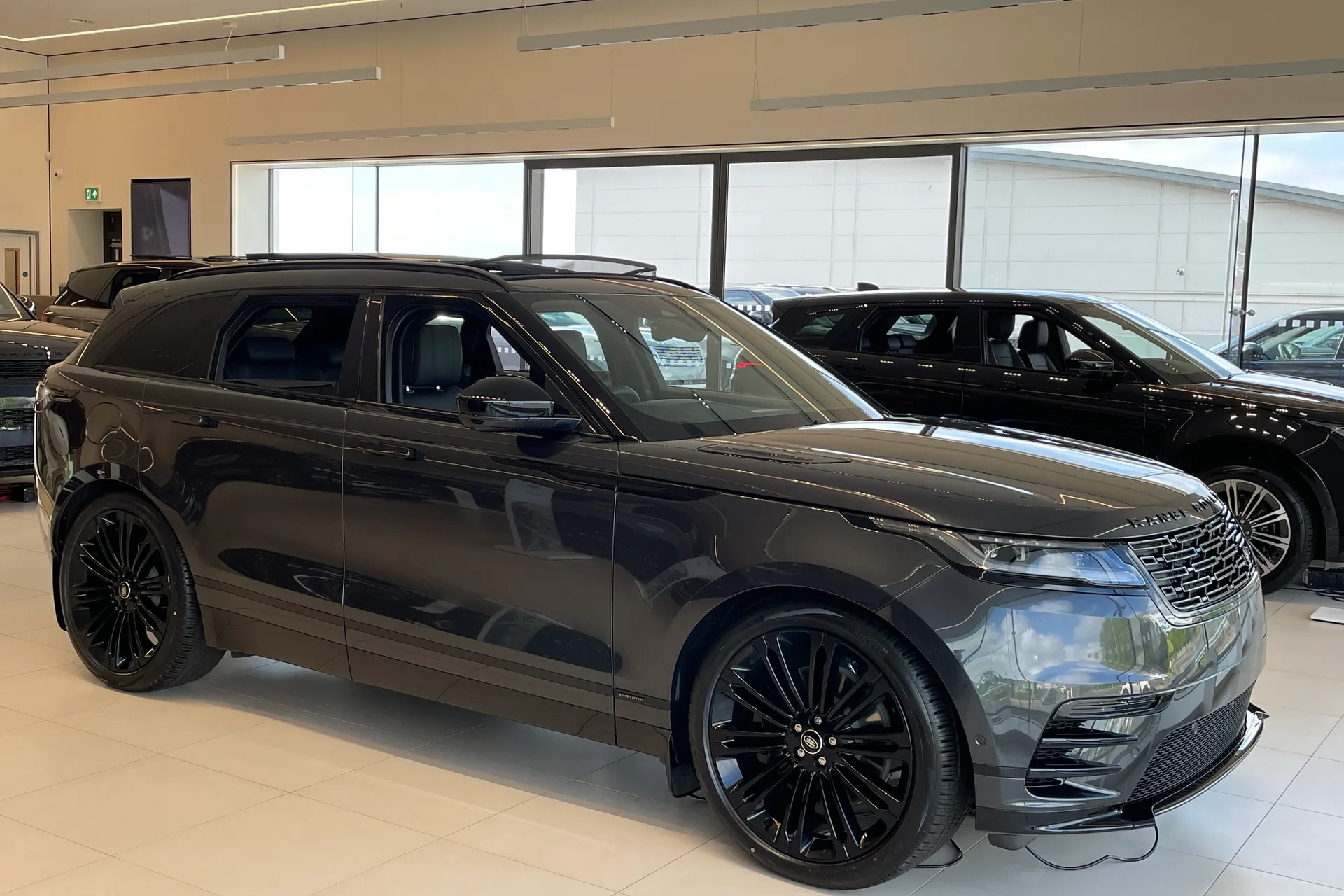 LAND ROVER RANGE ROVER VELAR focused image