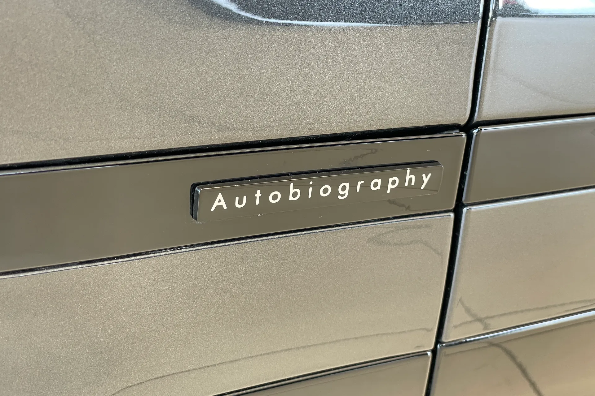 LAND ROVER RANGE ROVER VELAR thumbnail image number 12