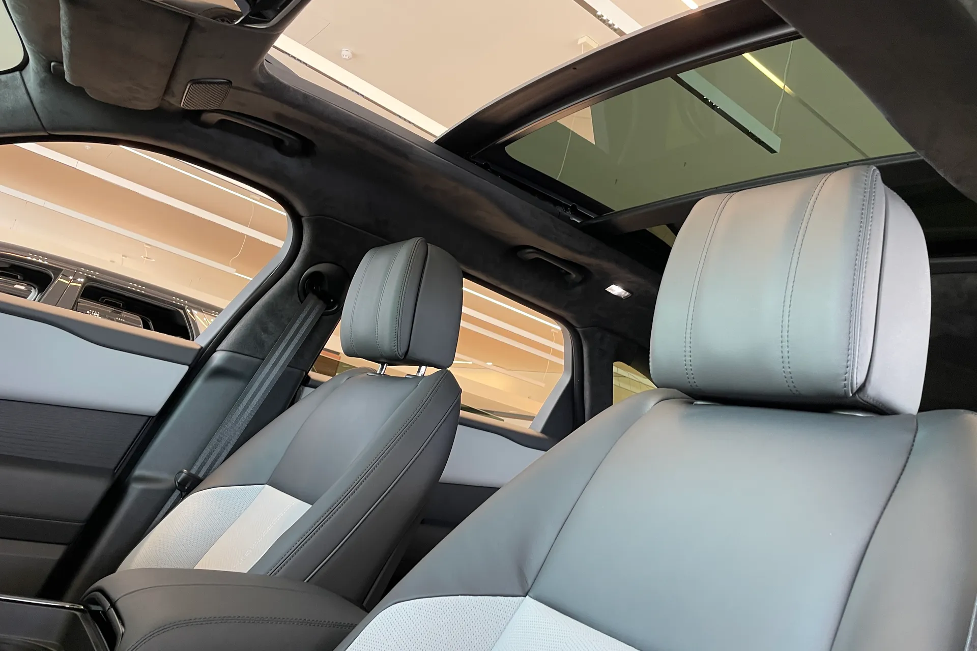 LAND ROVER RANGE ROVER VELAR thumbnail image number 5