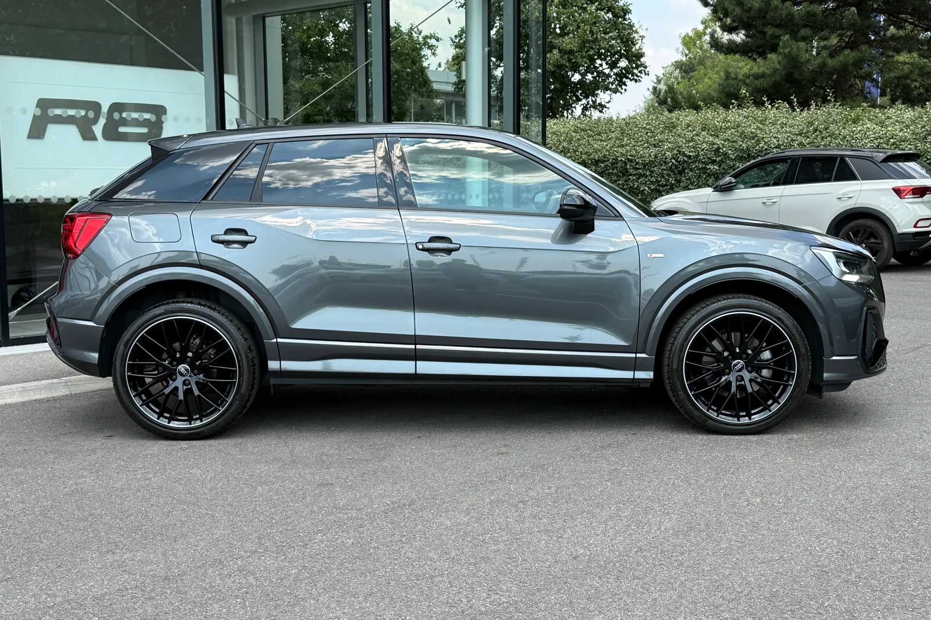 Audi Q2 thumbnail image number 2