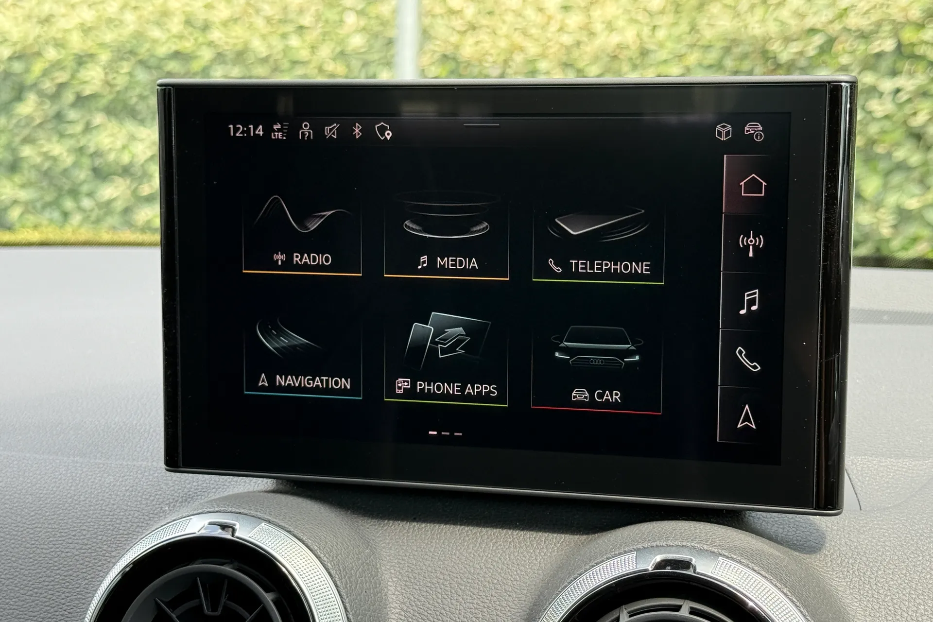 Audi Q2 thumbnail image number 18