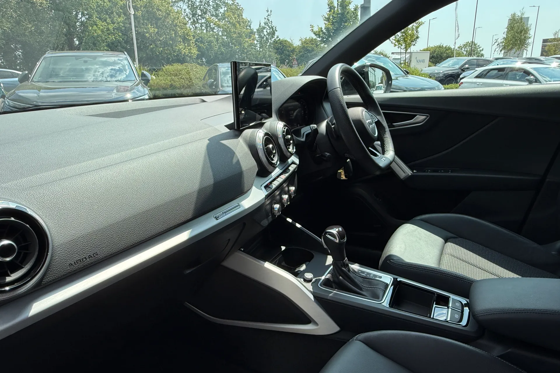Audi Q2 thumbnail image number 12