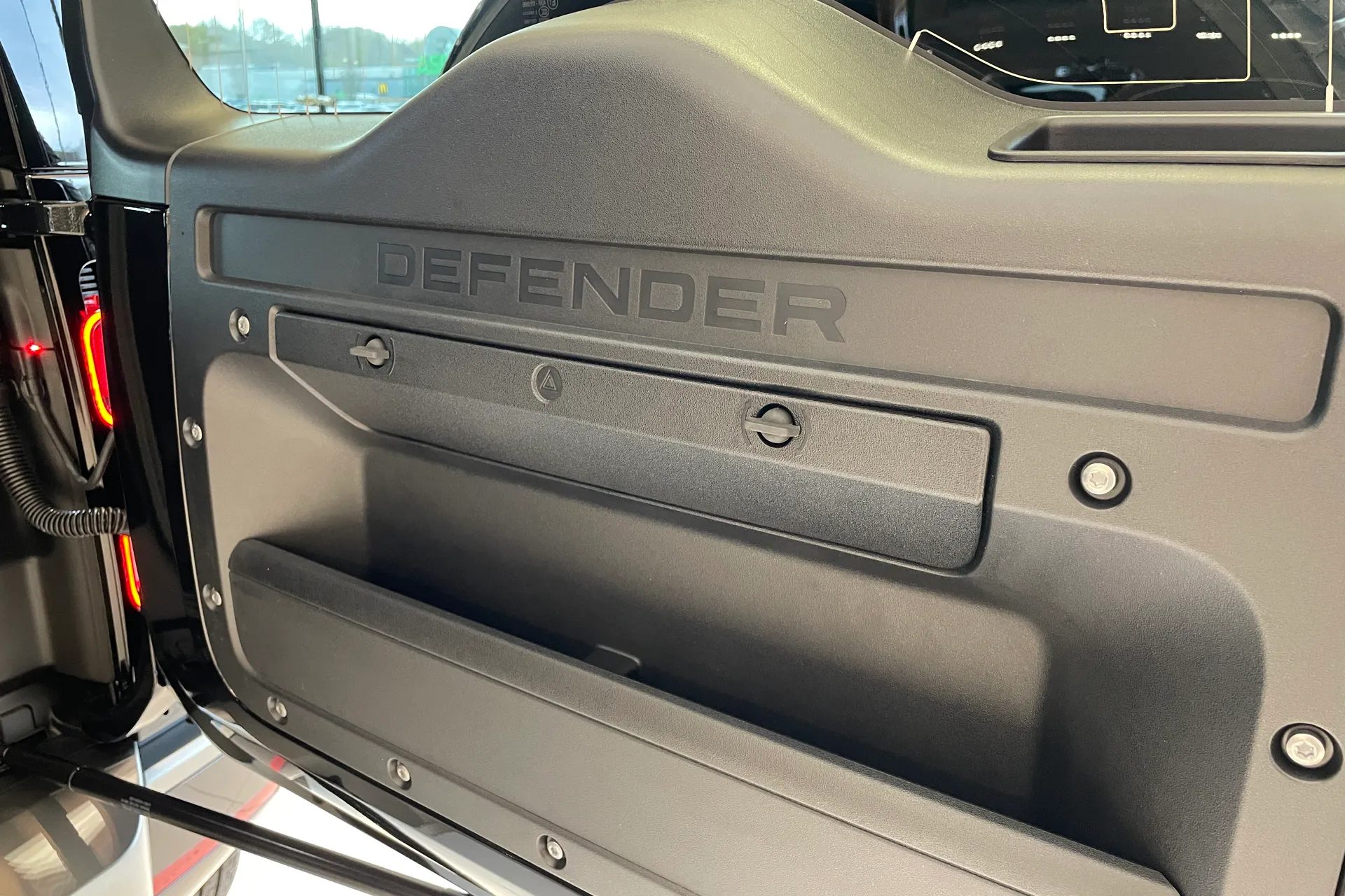 LAND ROVER Defender 110 thumbnail image number 19