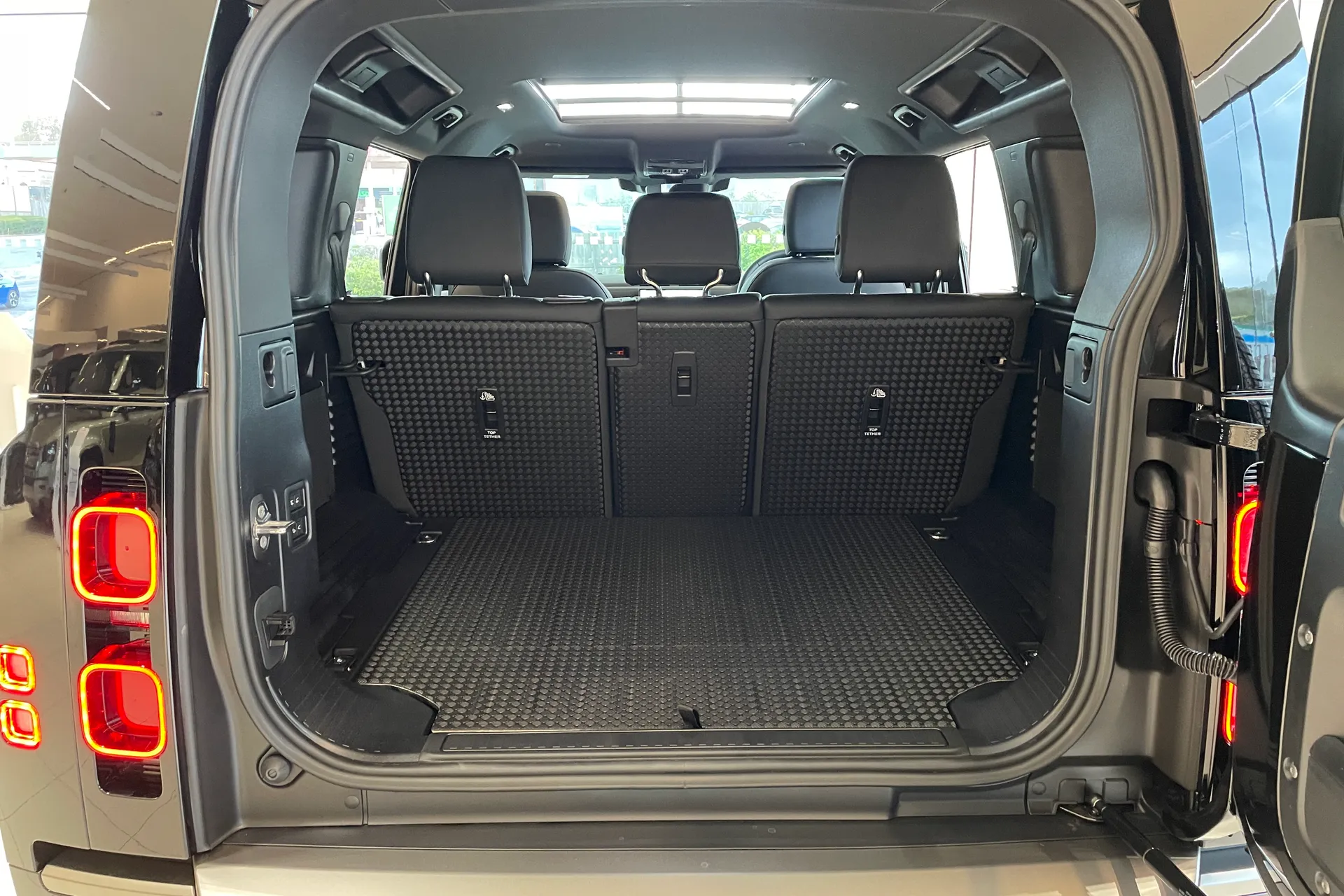 LAND ROVER Defender 110 thumbnail image number 15