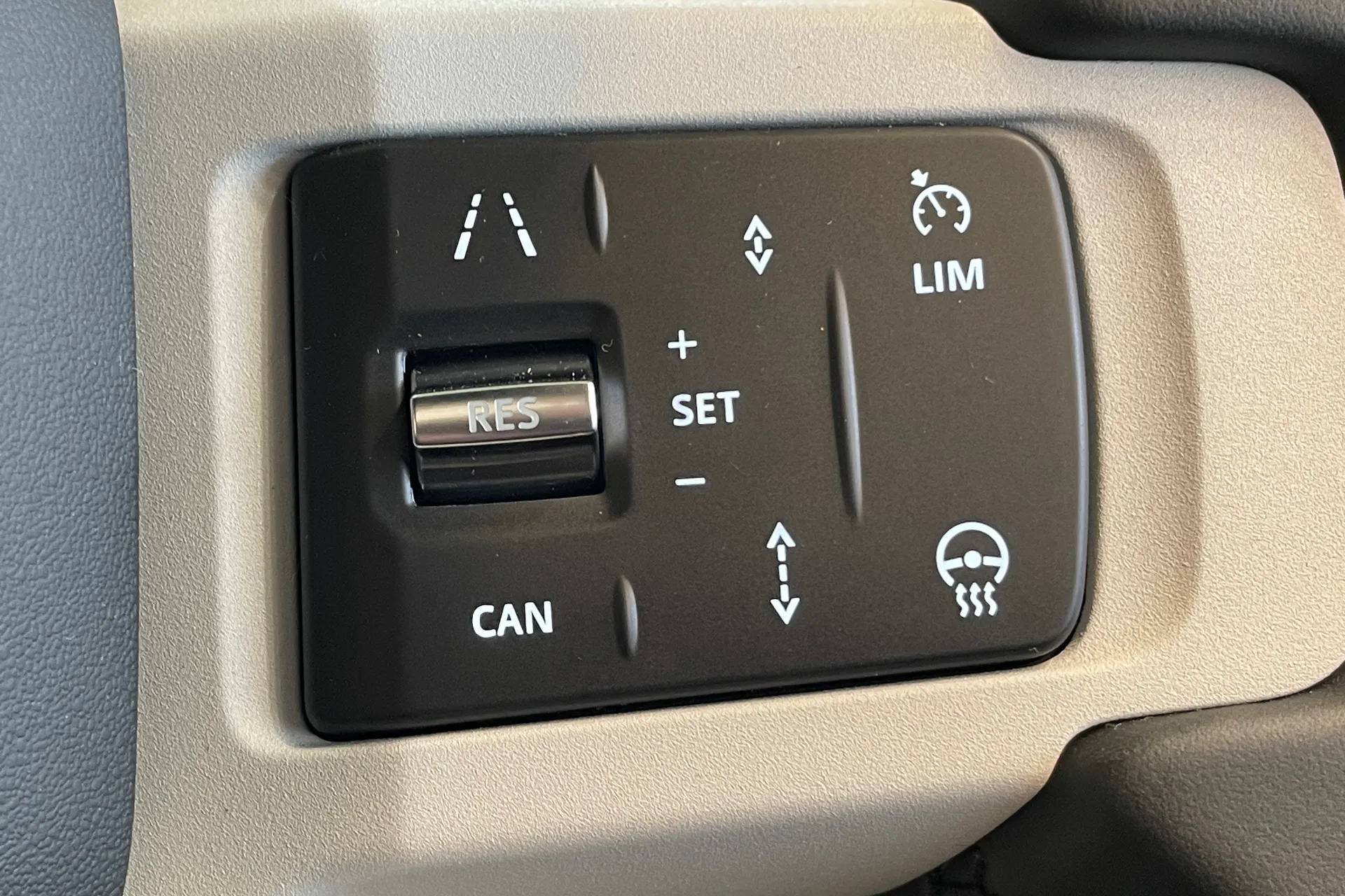 LAND ROVER Defender 110 thumbnail image number 43