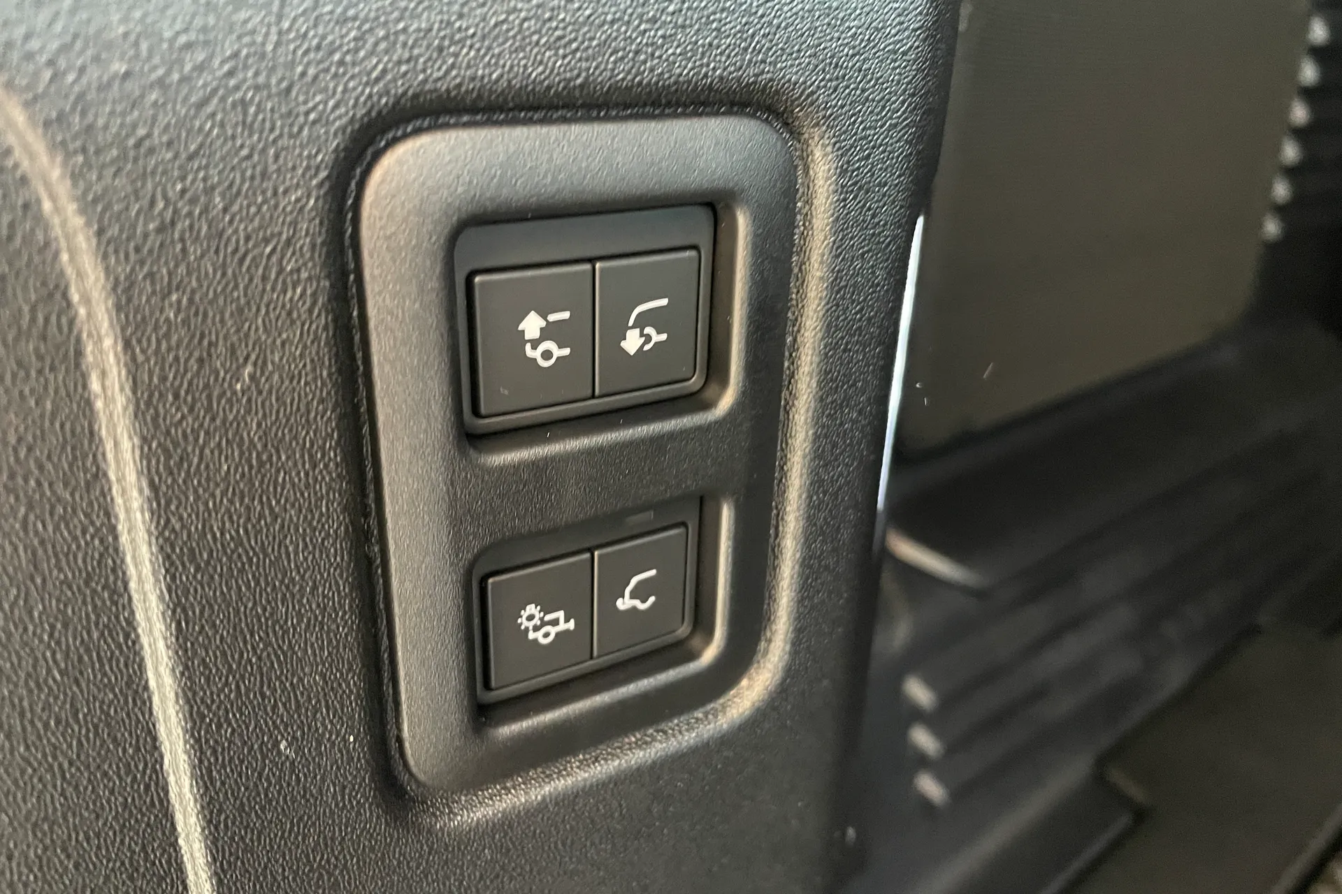 LAND ROVER Defender 110 thumbnail image number 16