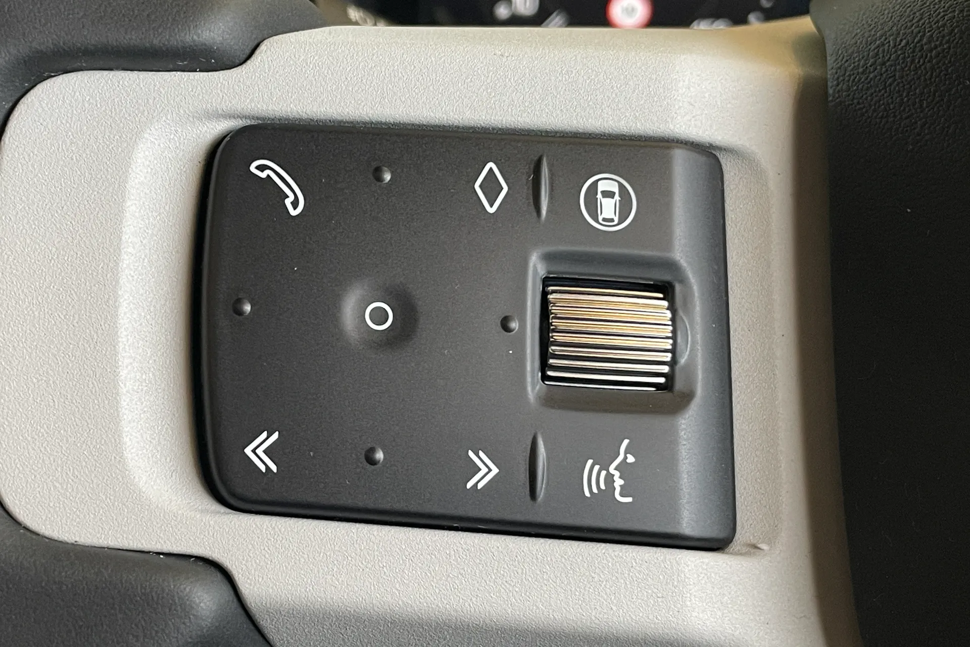 LAND ROVER Defender 110 thumbnail image number 42