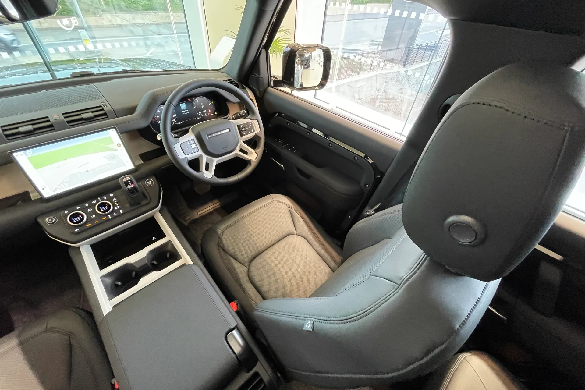 LAND ROVER Defender 110 thumbnail image number 3