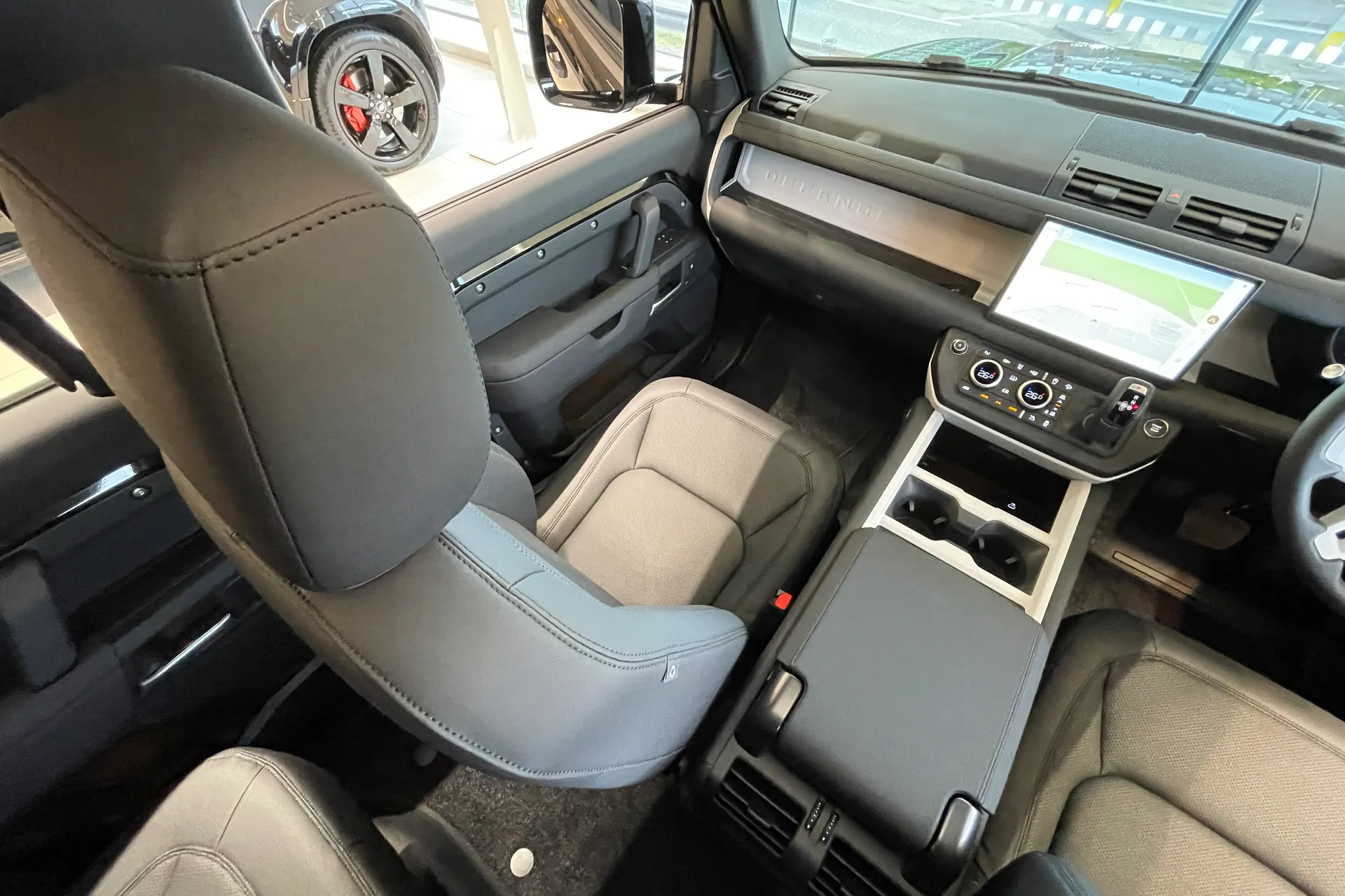 LAND ROVER Defender 110 thumbnail image number 37